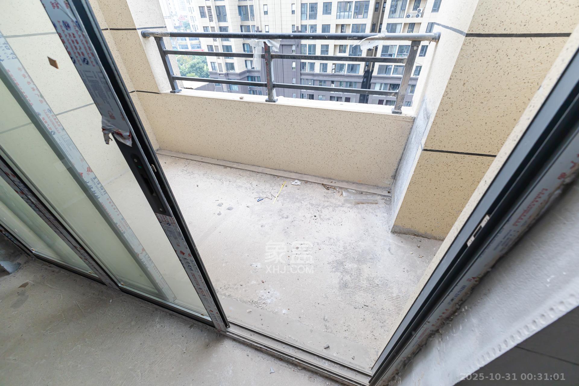 明发阅江悦府  3室2厅1卫    65.8万 明发阅江悦府  3室2厅1卫    65.8万阳台