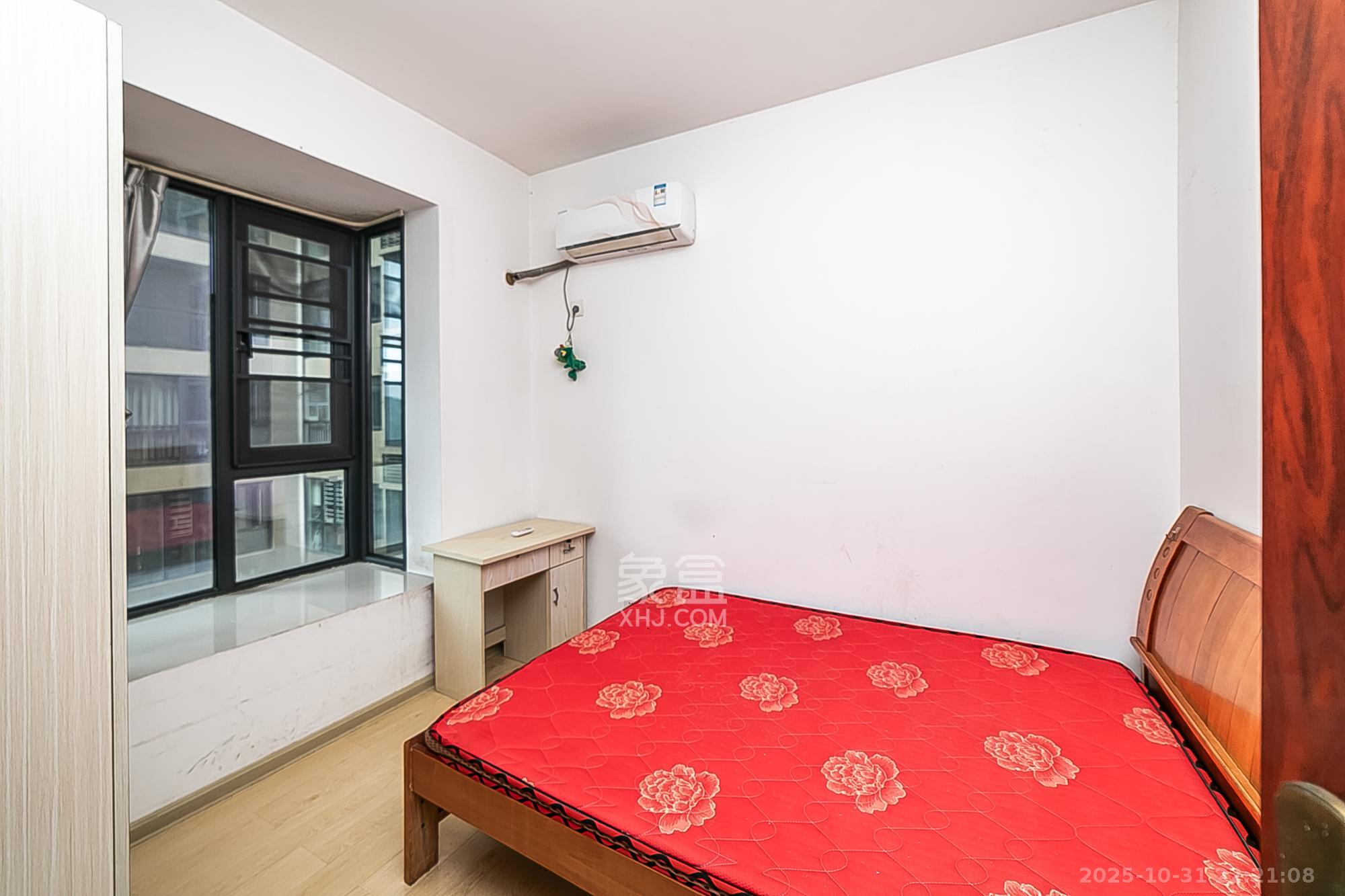 金域南外滩（望江佳园）  1室2厅3卫    266.0万卧室