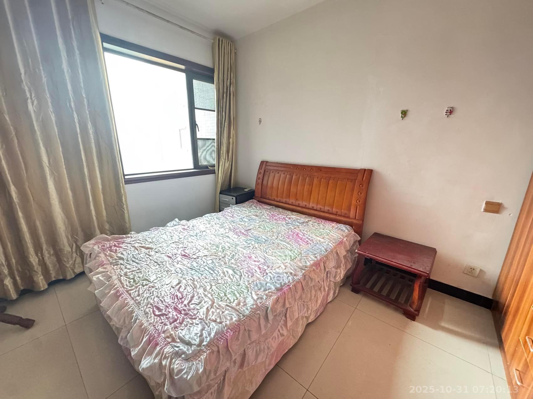 盛地春天里  3室2厅2卫    1350.0元/月室内图