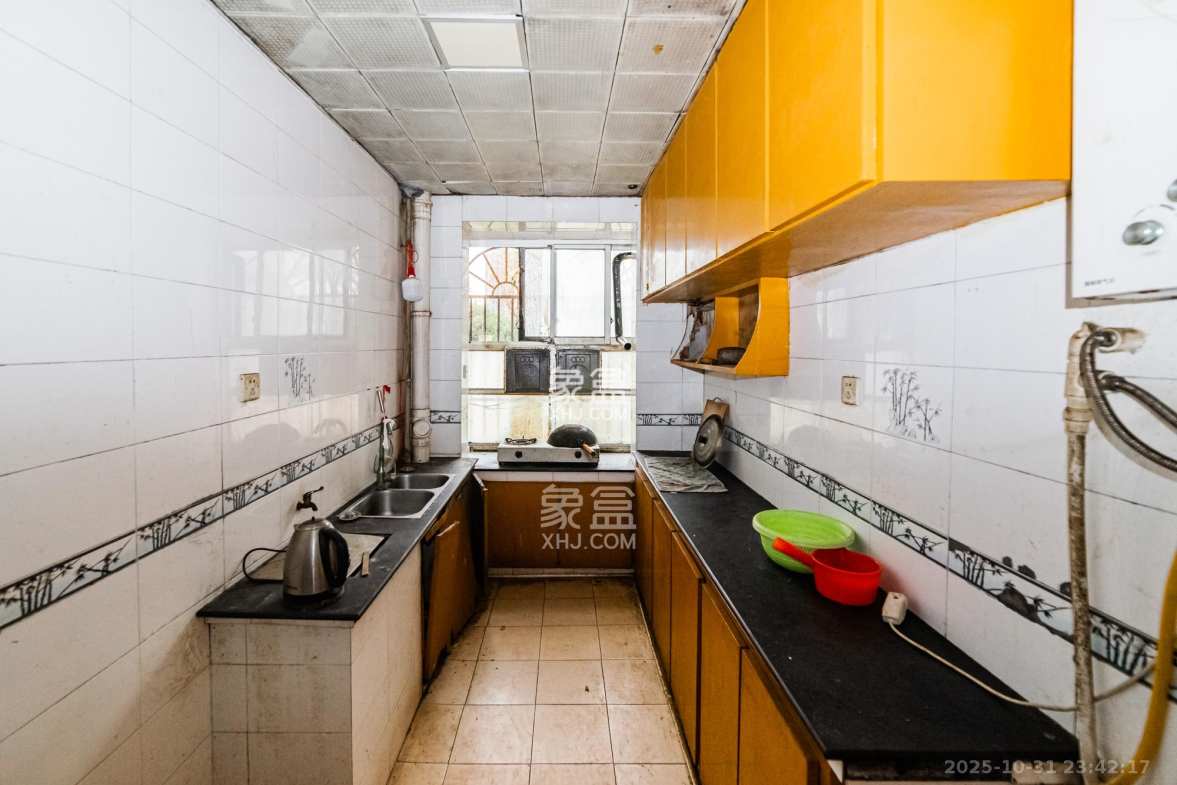 丽都苑 4室2厅2卫 77.0万 丽都苑 4室2厅2卫 77.0万厨房