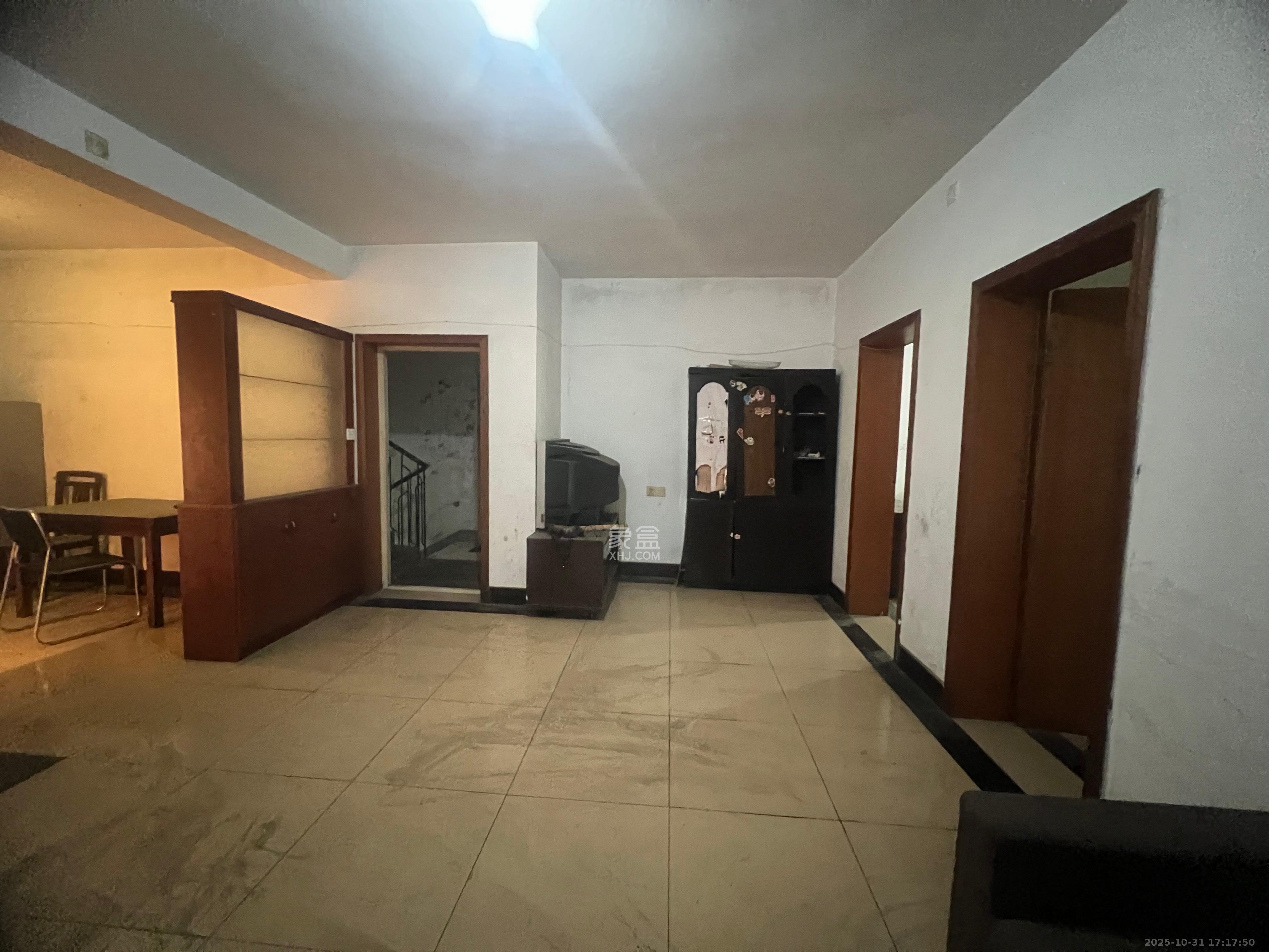 中南汽车世界  2室2厅1卫    1200.0元/月室内图