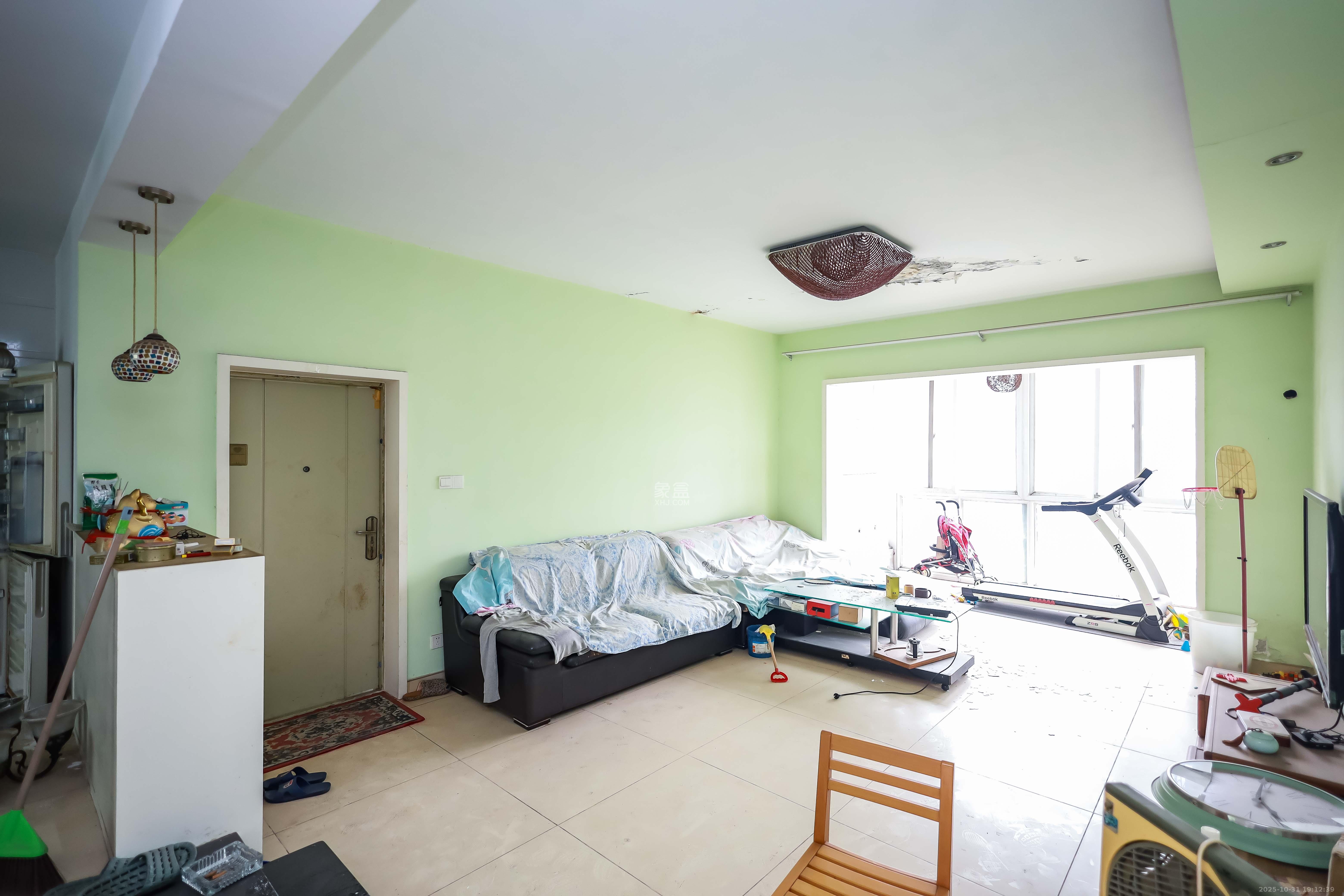 静园山庄 4室2厅2卫 72.0万 静园山庄 4室2厅2卫 72.0万客厅