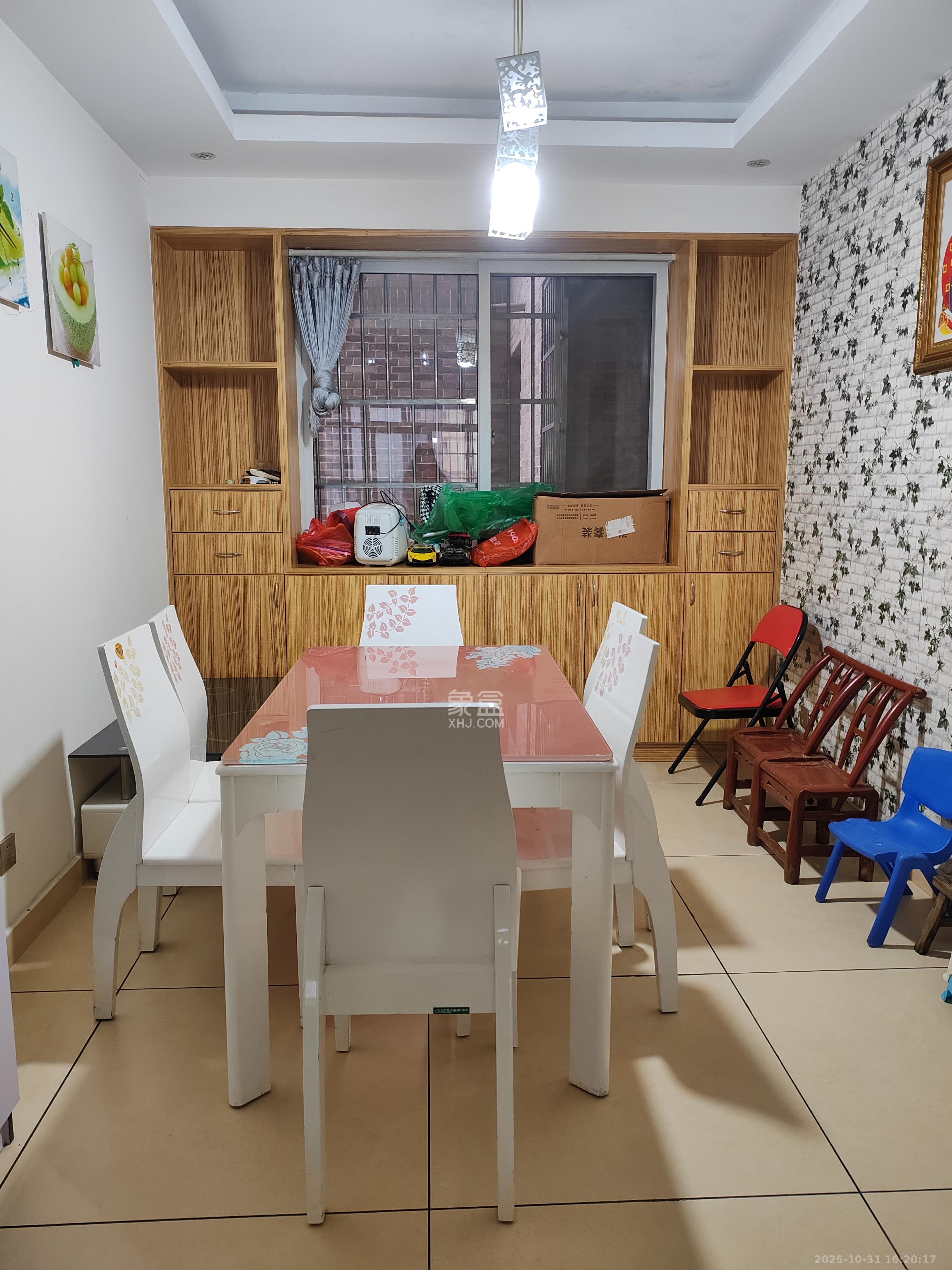 博雅湘水湾  3室2厅2卫    1800.0元/月室内图