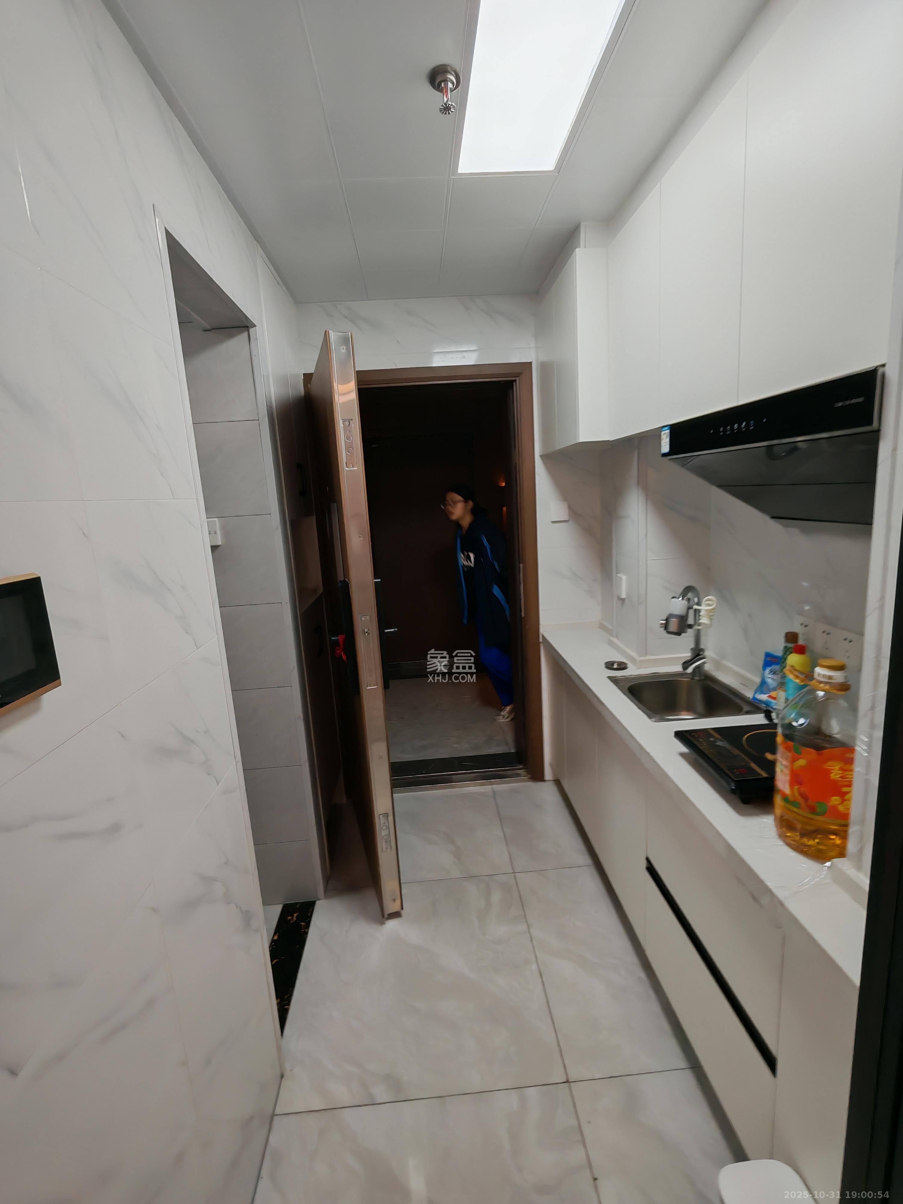 鑫远紫樾香山二期 1室0厅0卫 1500.0元/月 鑫远紫樾香山二期 1室0厅0卫 1500.0元/月室内图