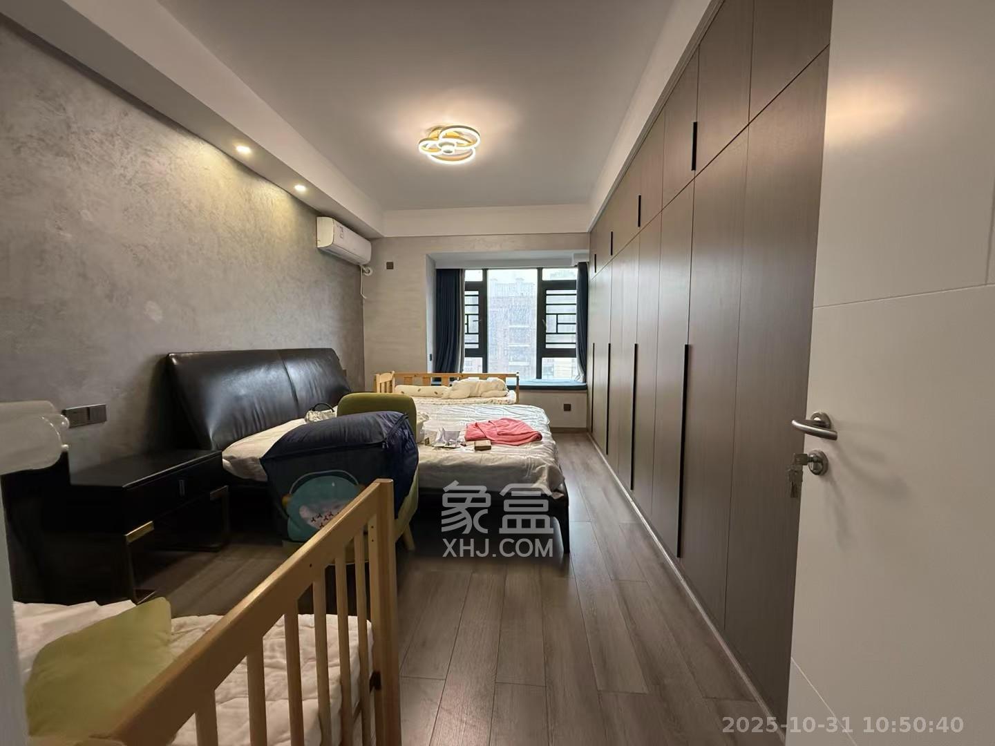 新华联梦想城  4室2厅2卫    2800.0元/月室内图