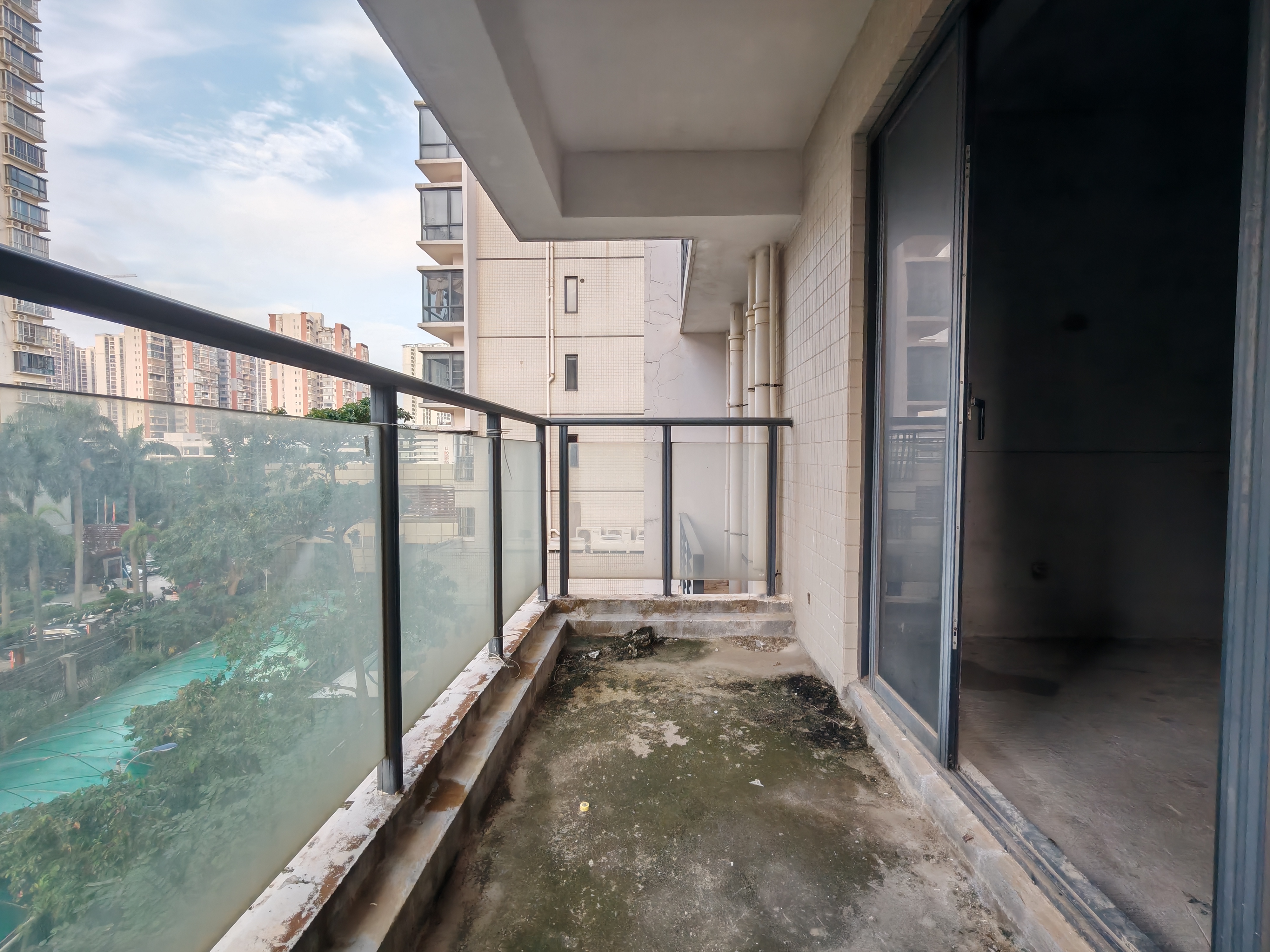 和信广场 3室2厅2卫 294.0万 和信广场 3室2厅2卫 294.0万客厅