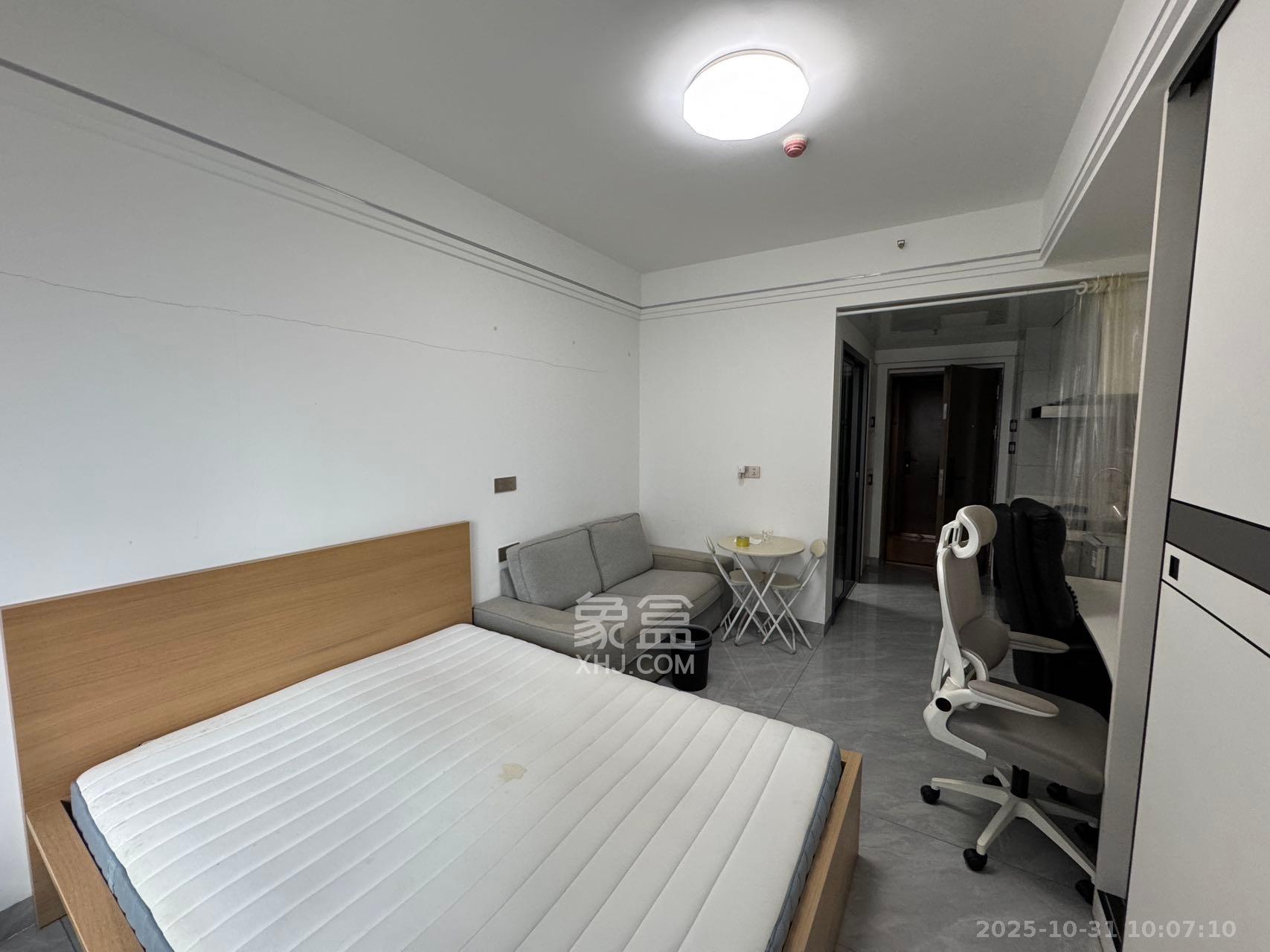 龙湖铂金岛  1室1厅1卫    1800.0元/月 龙湖铂金岛  1室1厅1卫    1800.0元/月室内图