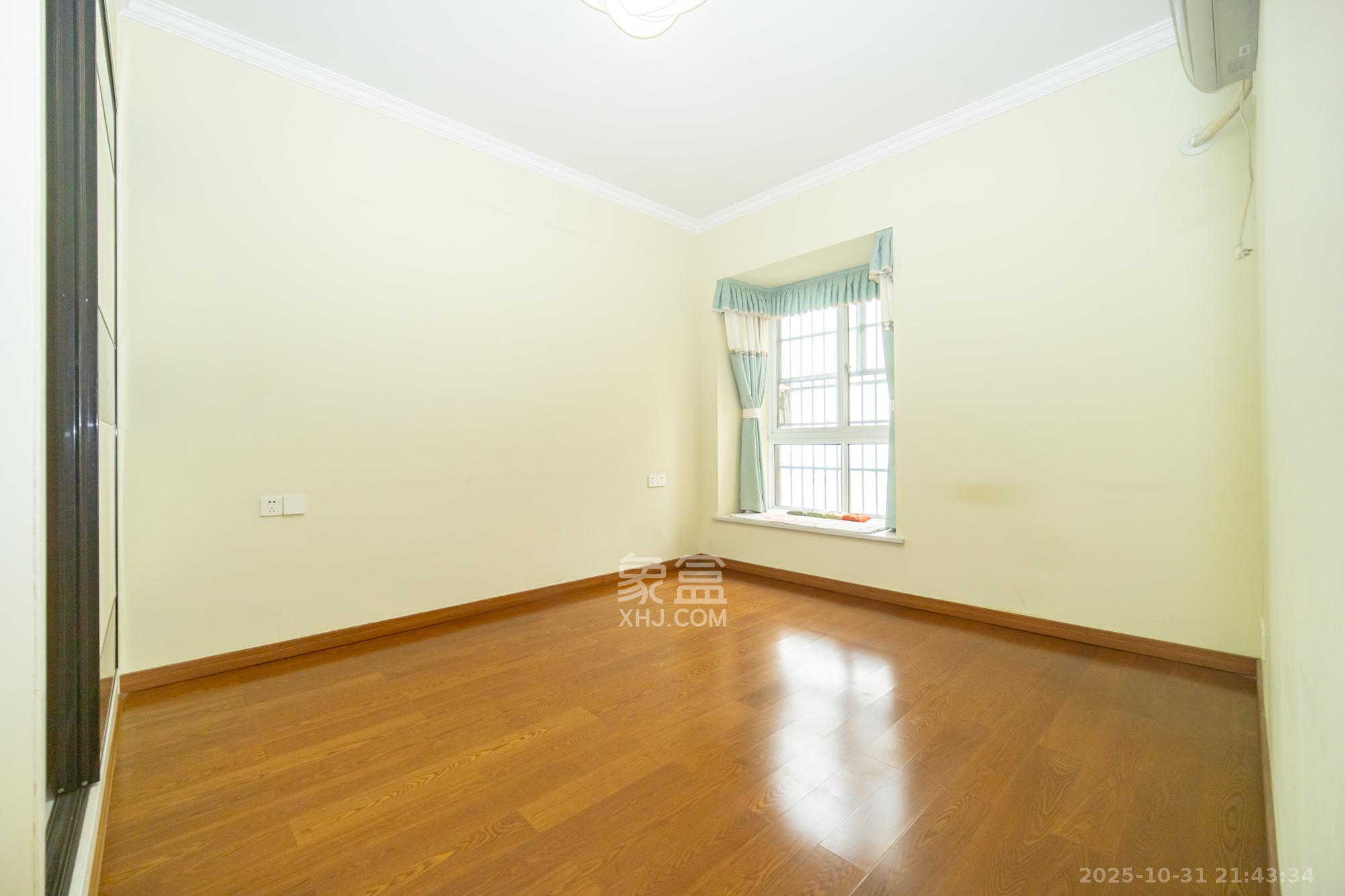 楚天世纪城西苑  3室2厅2卫    79.8万卧室