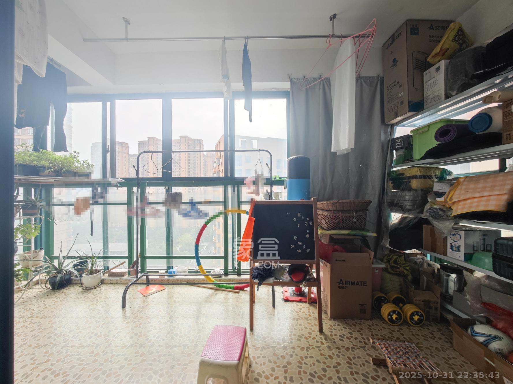 华盛世纪新城  4室2厅2卫    115.0万阳台