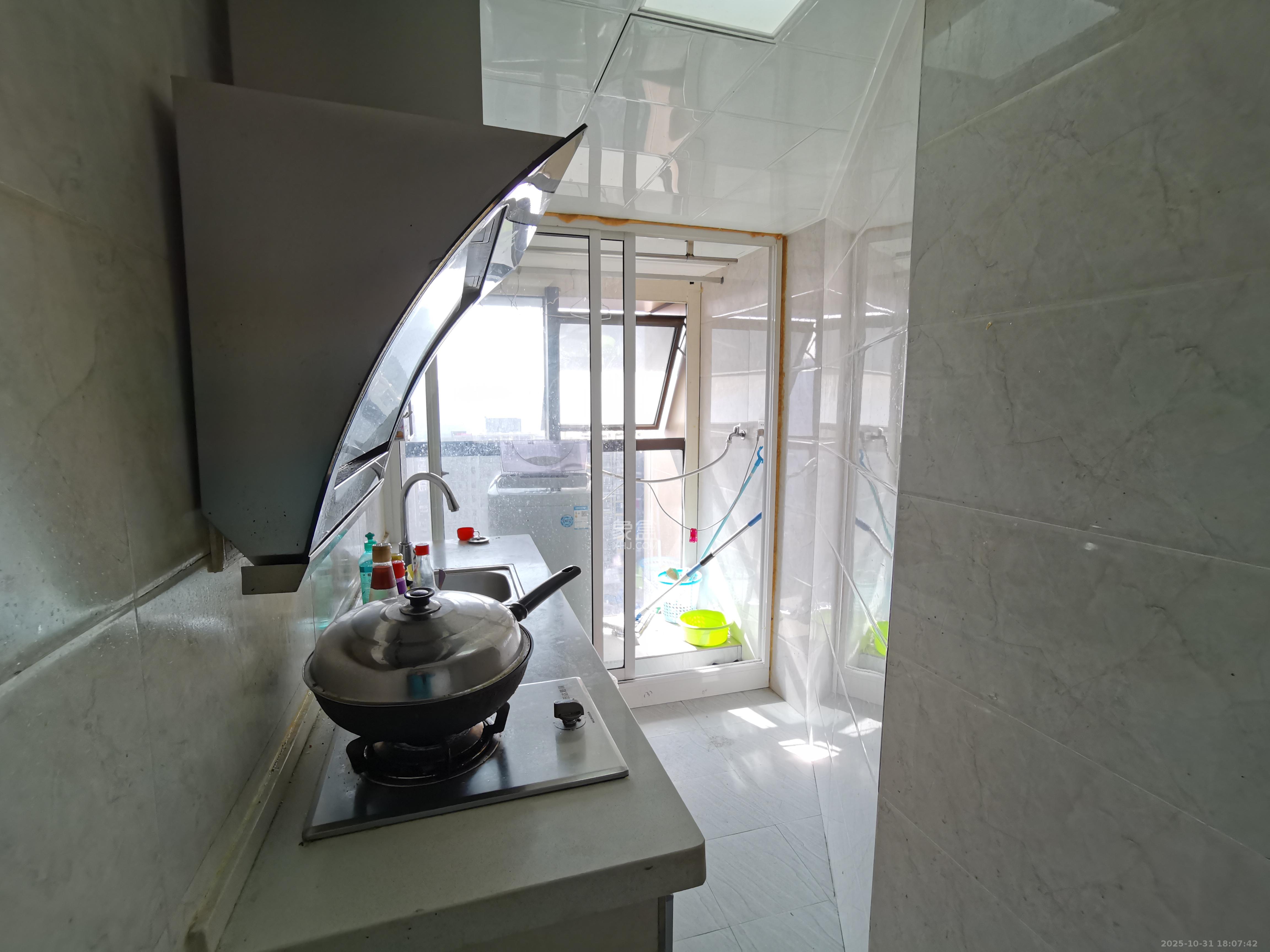 大财门公寓  2室1厅1卫    2400.0元/月 大财门公寓  2室1厅1卫    2400.0元/月室内图