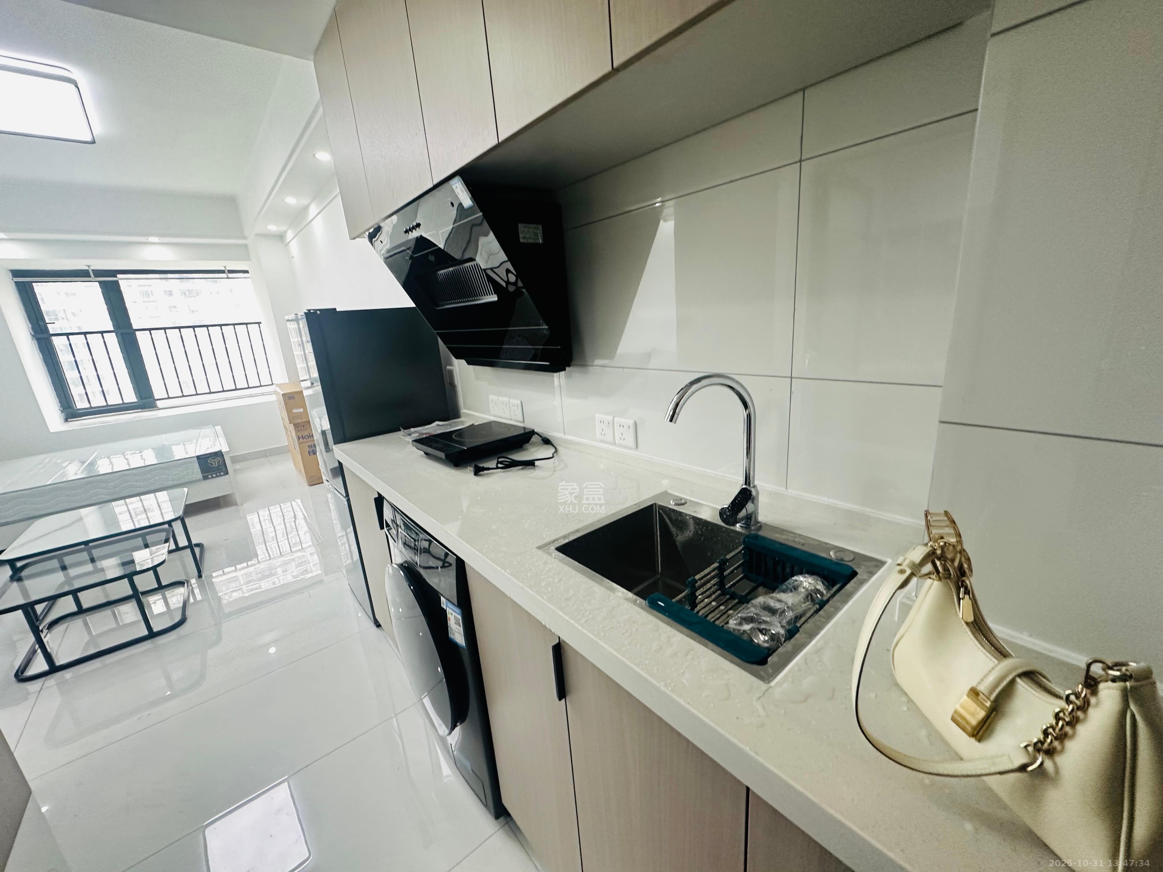 保利中环广场(保利中悦苑) 1室1厅1卫 1600.0元/月 保利中环广场(保利中悦苑) 1室1厅1卫 1600.0元/月室内图