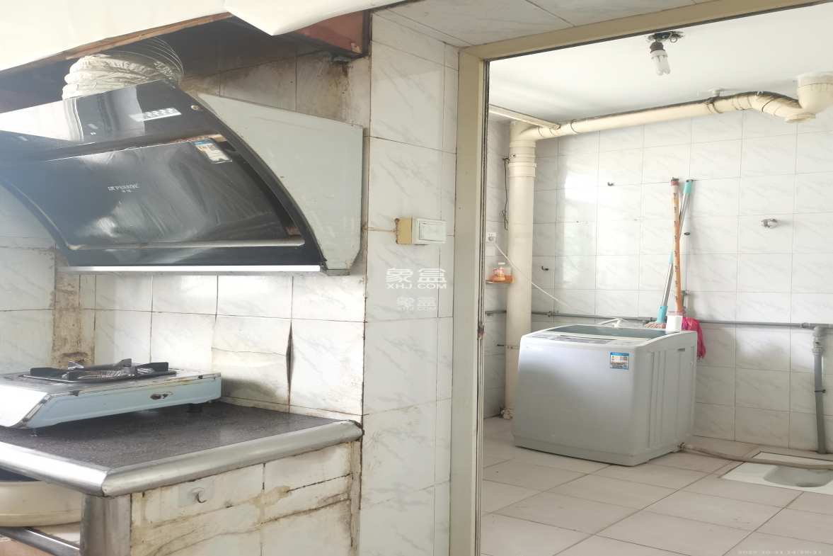 长重机械厂宿舍  1室2厅1卫    1500.0元/月 长重机械厂宿舍  1室2厅1卫    1500.0元/月室内图