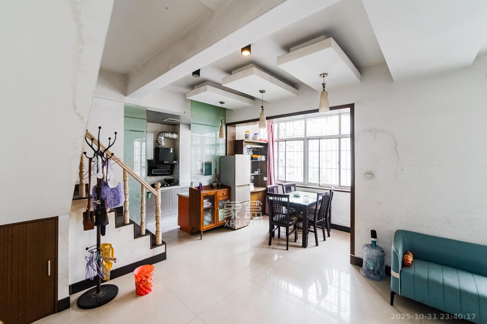 玲珑阁(陈家湖社区) 3室2厅2卫 72.0万 玲珑阁(陈家湖社区) 3室2厅2卫 72.0万客厅