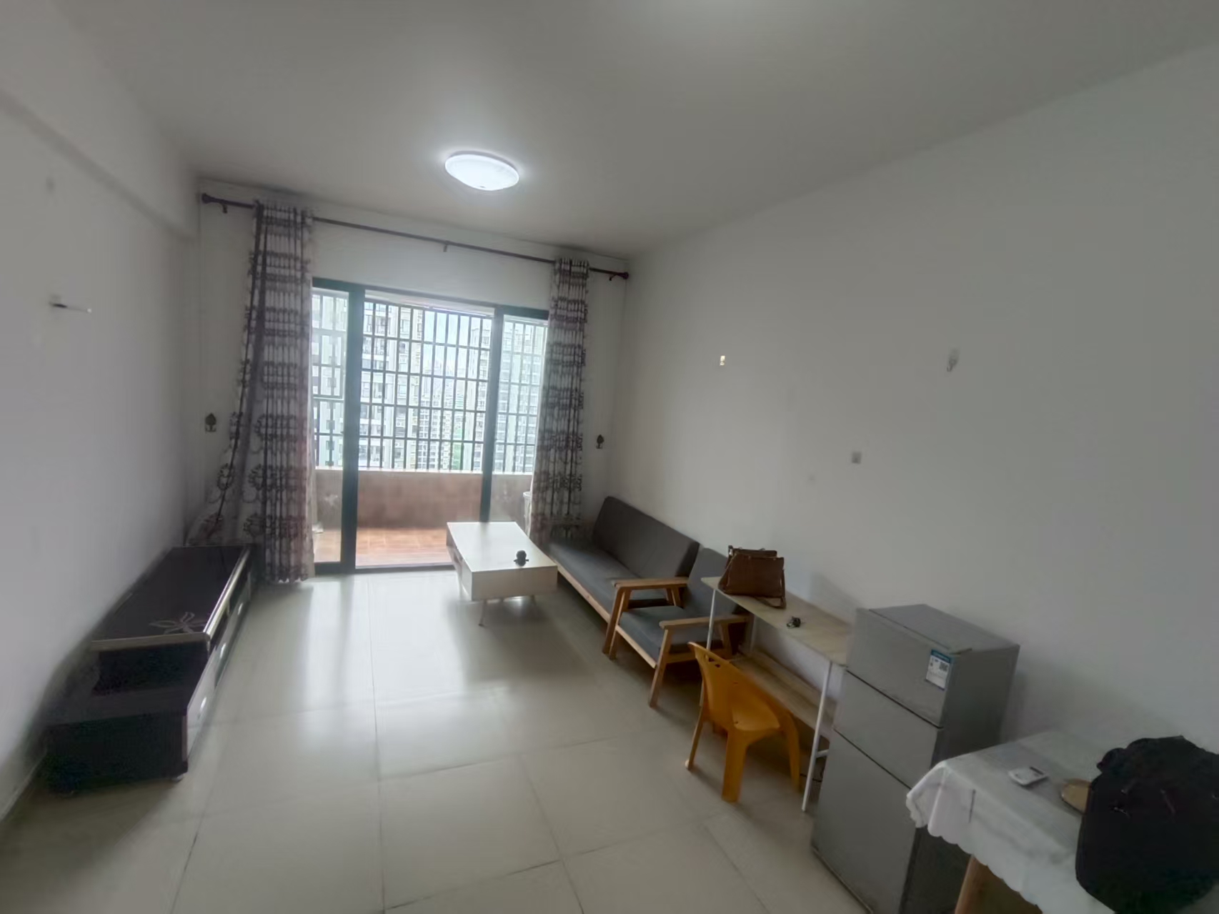 盛贤景都  1室0厅0卫    2000.0元/月 盛贤景都  1室0厅0卫    2000.0元/月