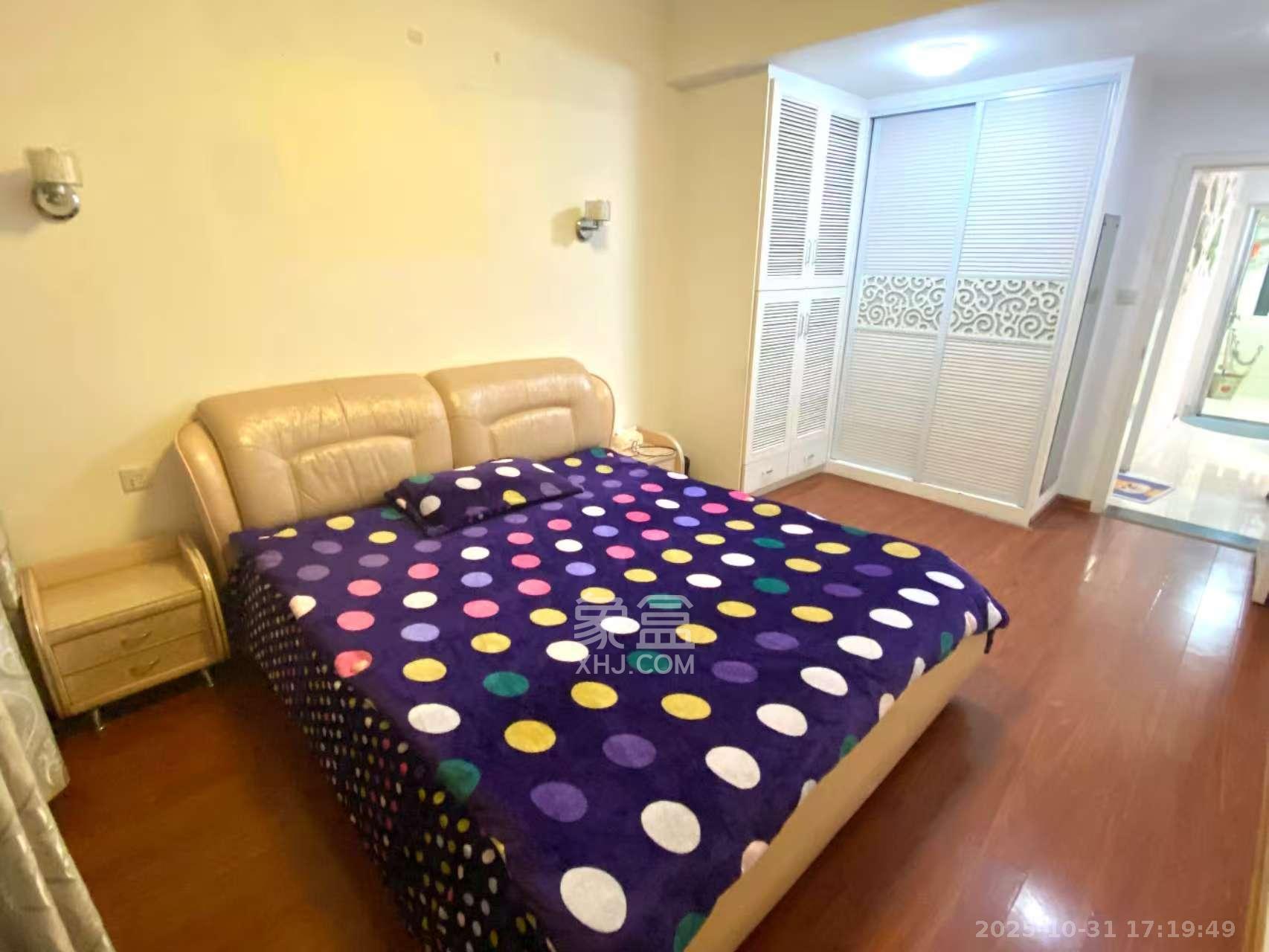 金侨城 3室2厅2卫 1300.0元/月 金侨城 3室2厅2卫 1300.0元/月室内图