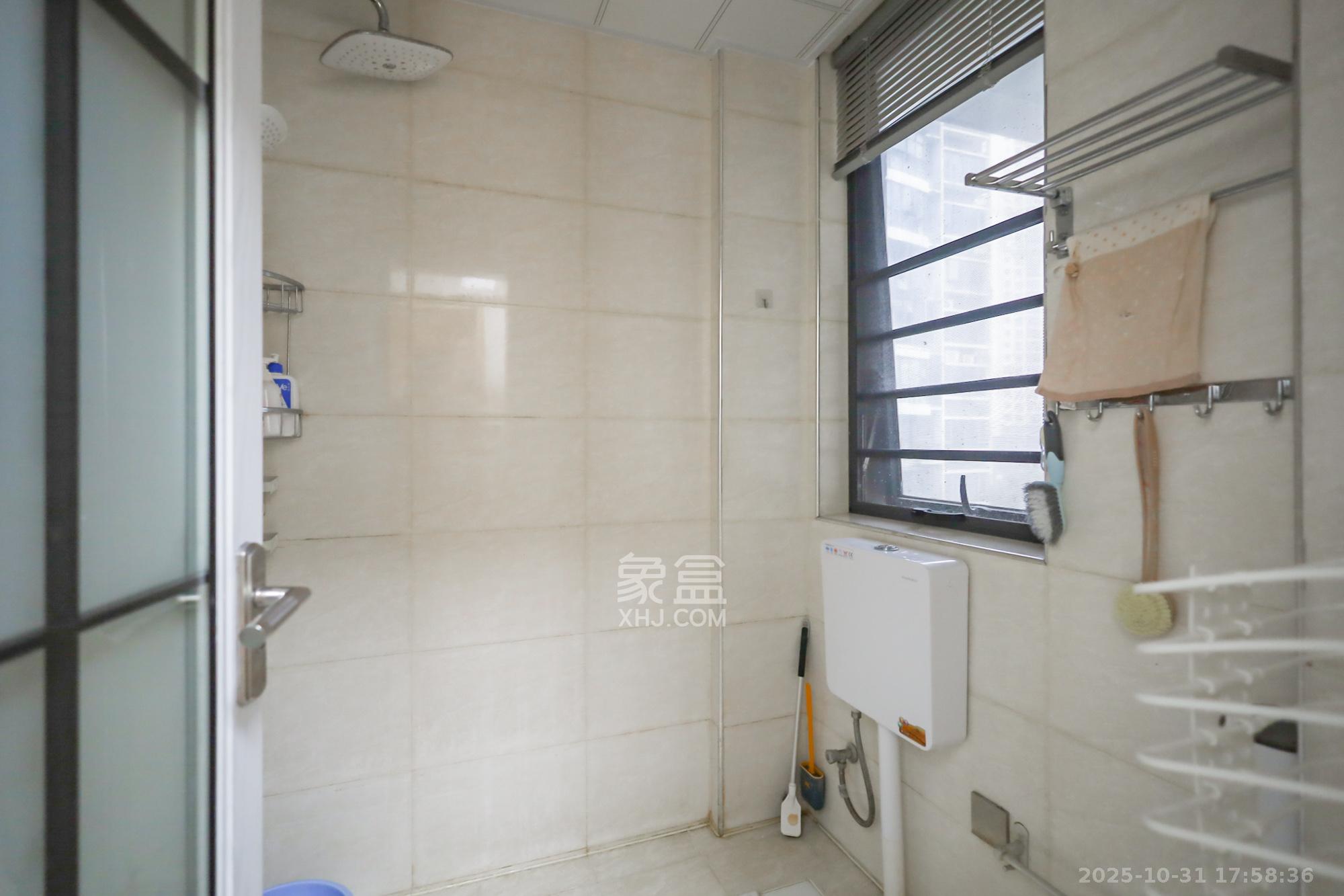 西山汇景一、二期  4室2厅2卫    248.0万 西山汇景一、二期  4室2厅2卫    248.0万卫生间