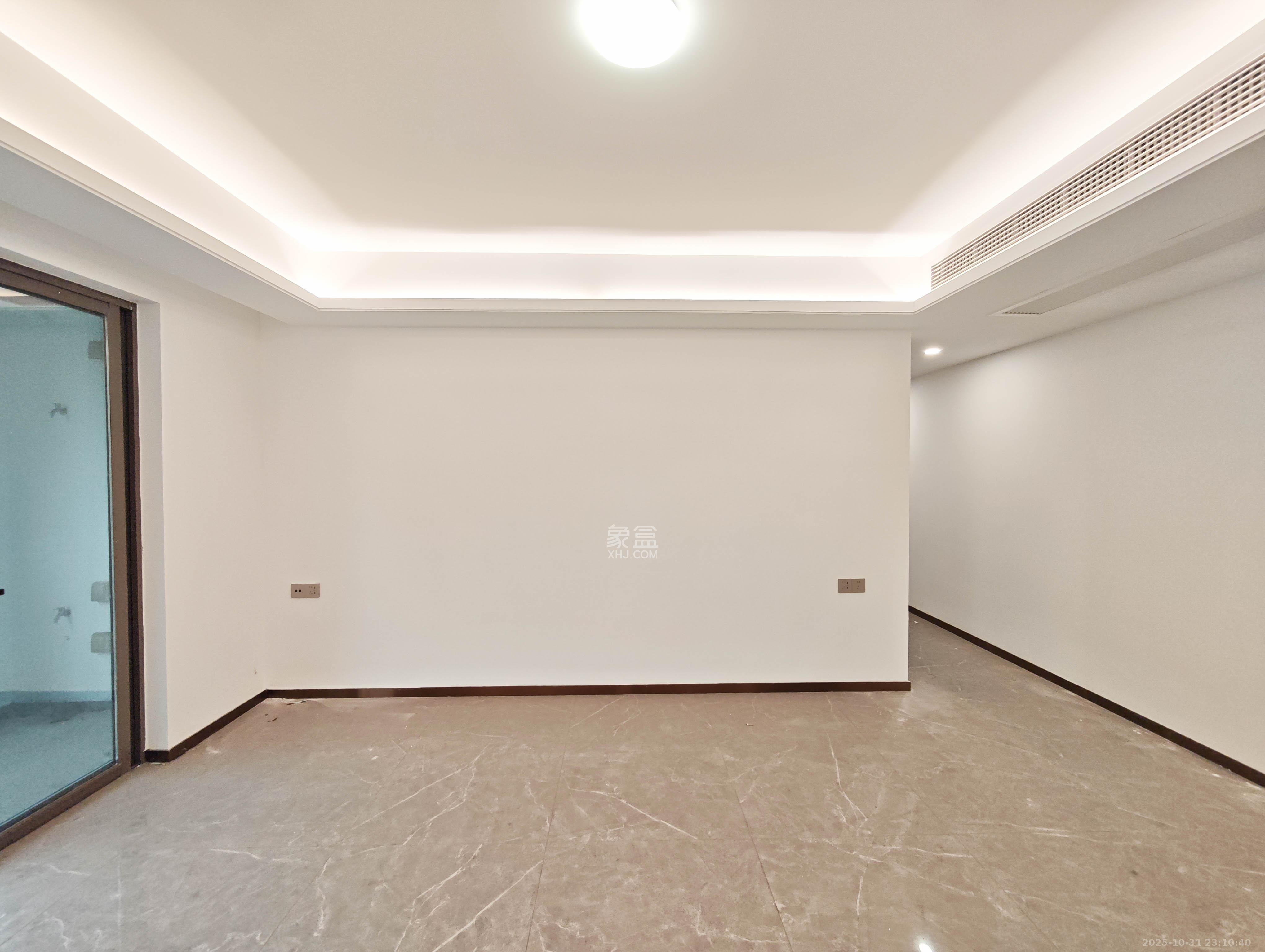 弘阳阳光城天宸府 4室2厅2卫 195.0万 弘阳阳光城天宸府 4室2厅2卫 195.0万客厅