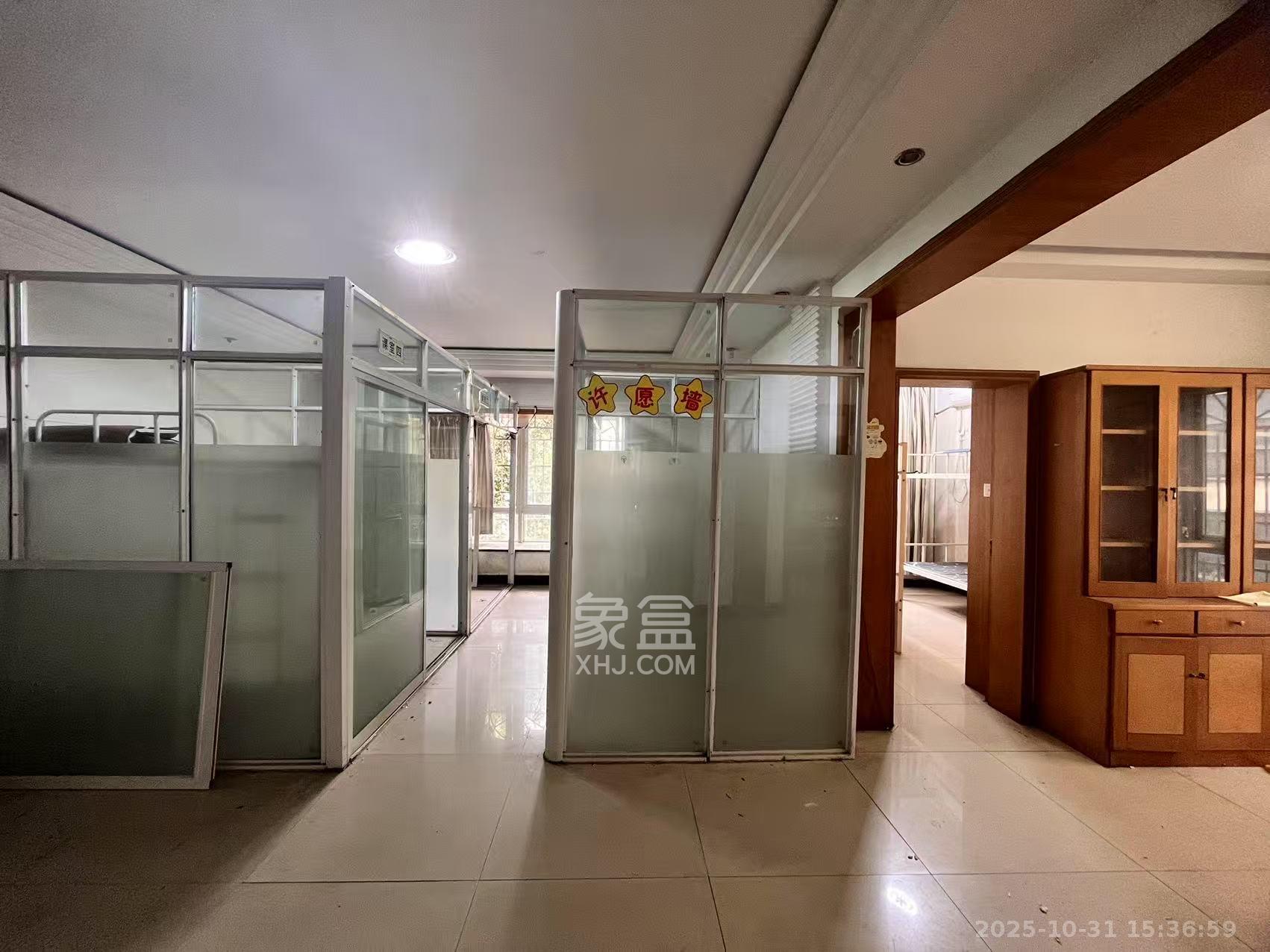 明珠苑  4室2厅2卫    3300.0元/月室内图