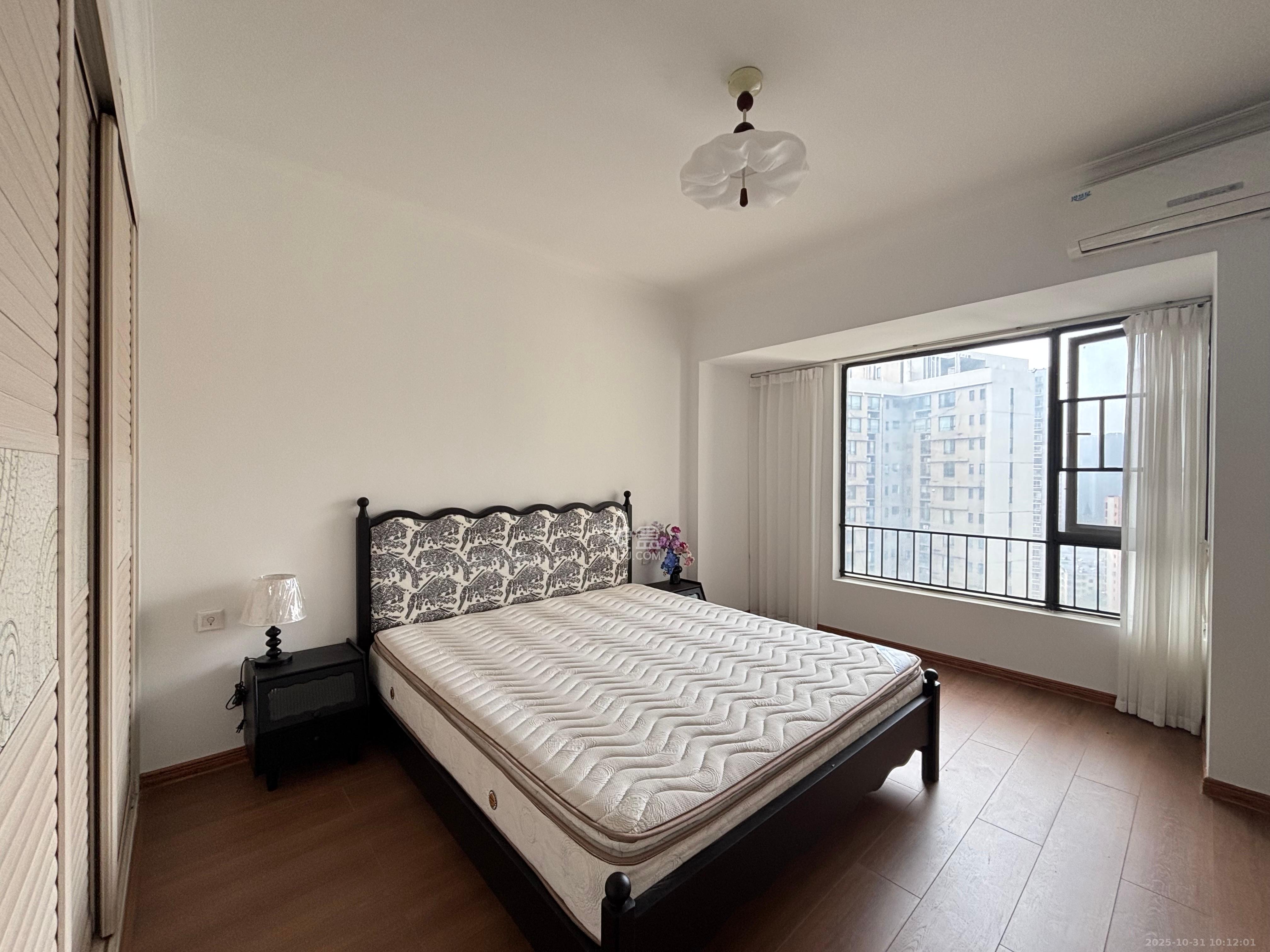 万科城市花园  3室2厅2卫    3000.0元/月室内图