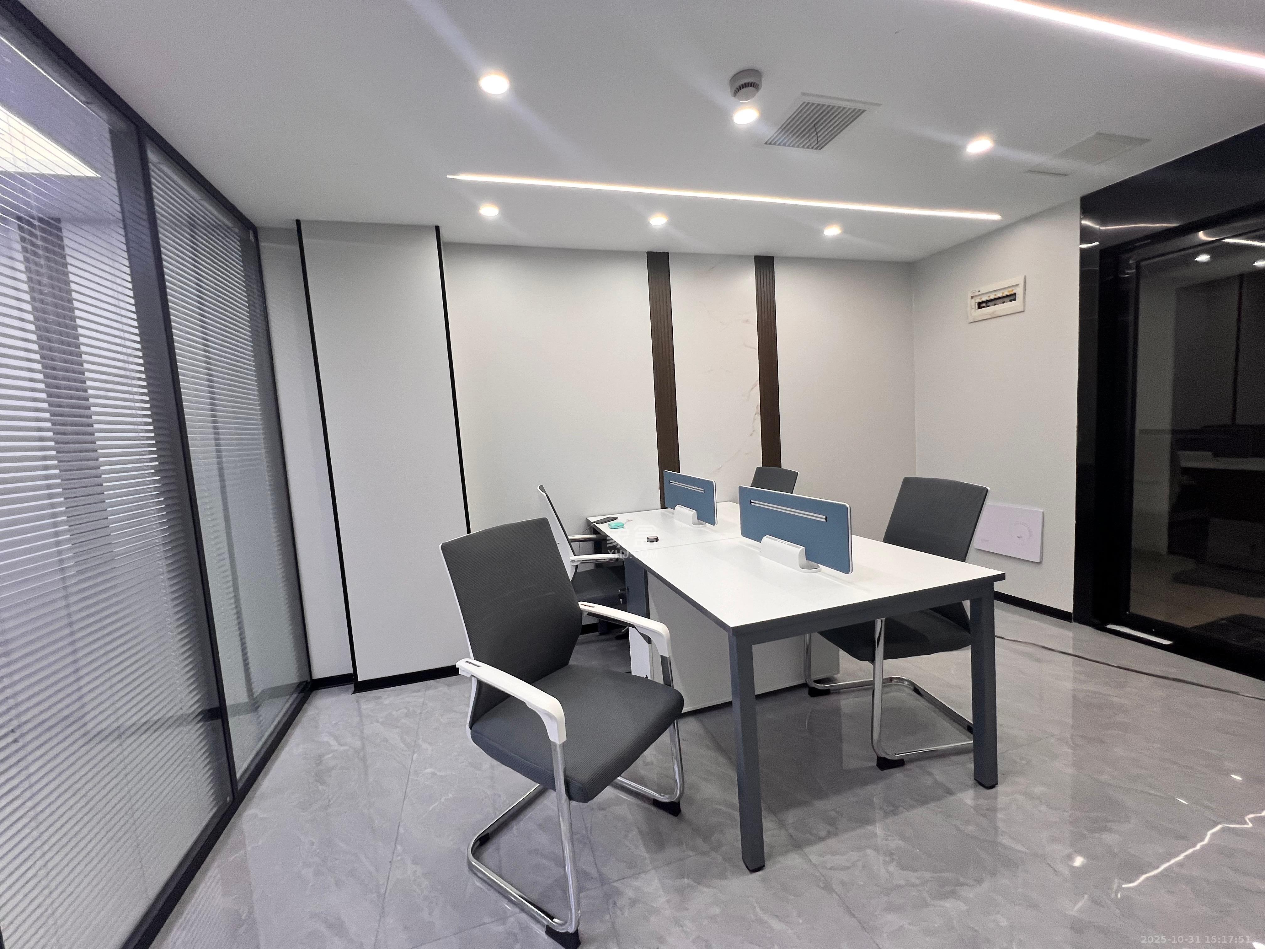 长房中庭国际（东郡华蓉广场）  1室1厅1卫    3500.0元/月室内图