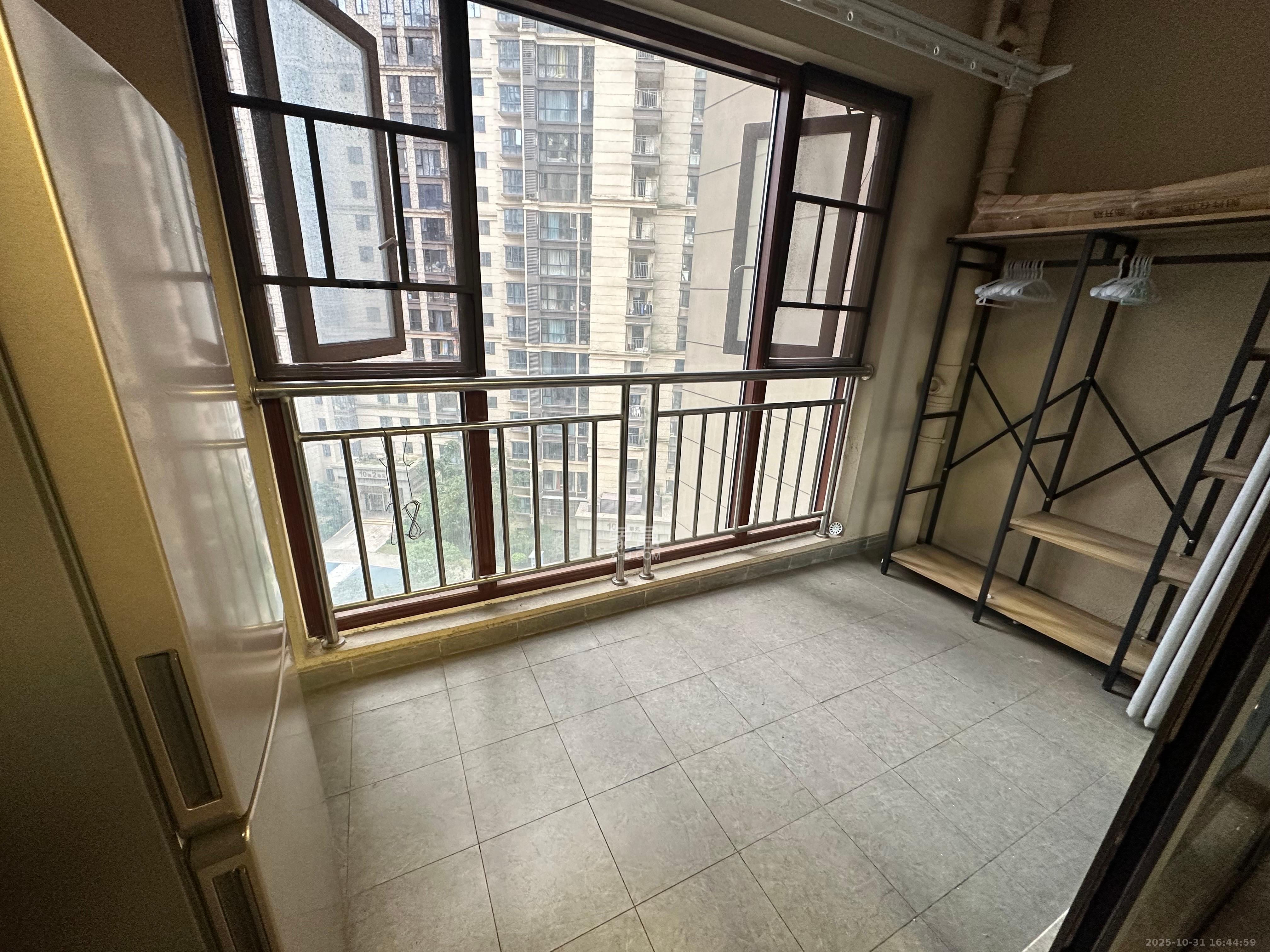 荣泰广场 3室2厅2卫 2500.0元/月 荣泰广场 3室2厅2卫 2500.0元/月室内图