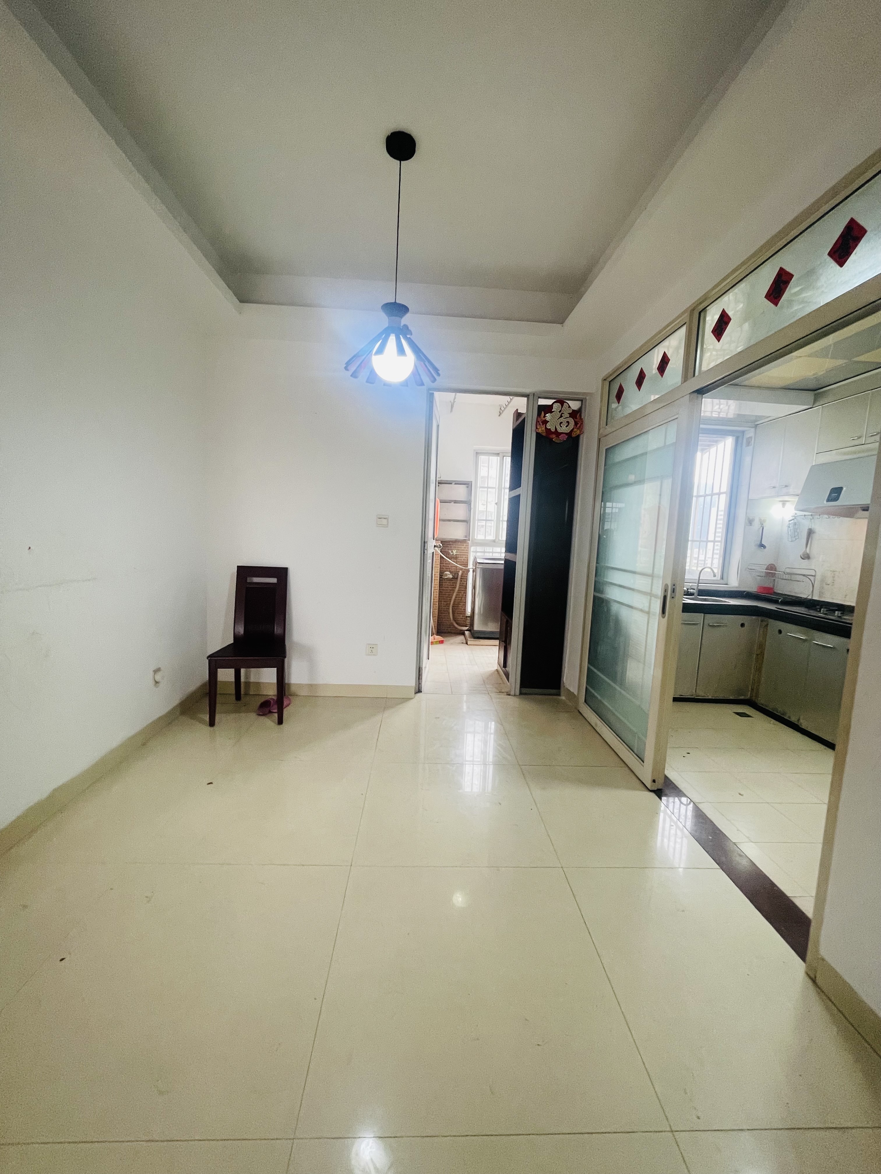 利亨花园  3室2厅2卫    185.0万 利亨花园  3室2厅2卫    185.0万客厅