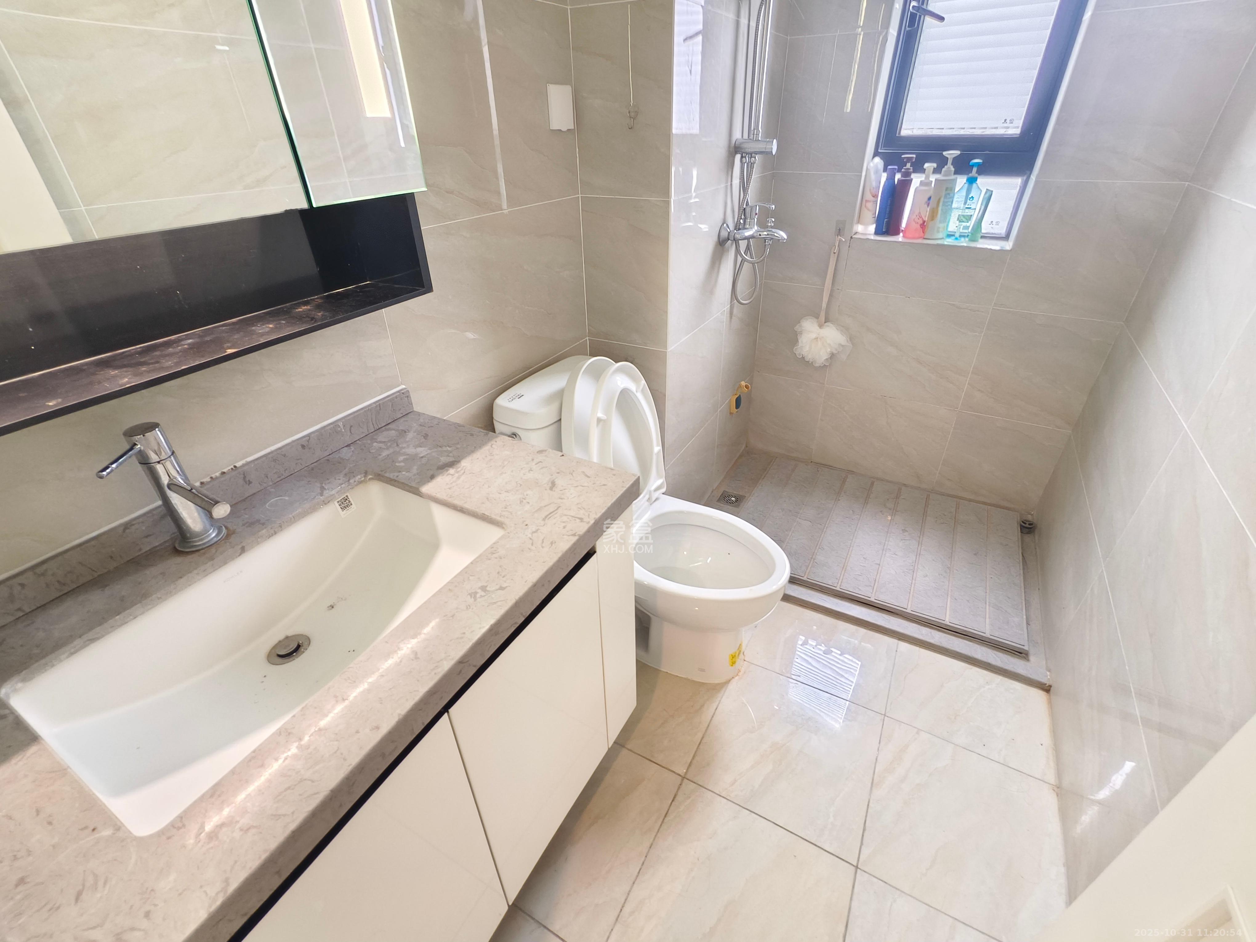 万科金色梦想C区  3室2厅2卫    3000.0元/月室内图