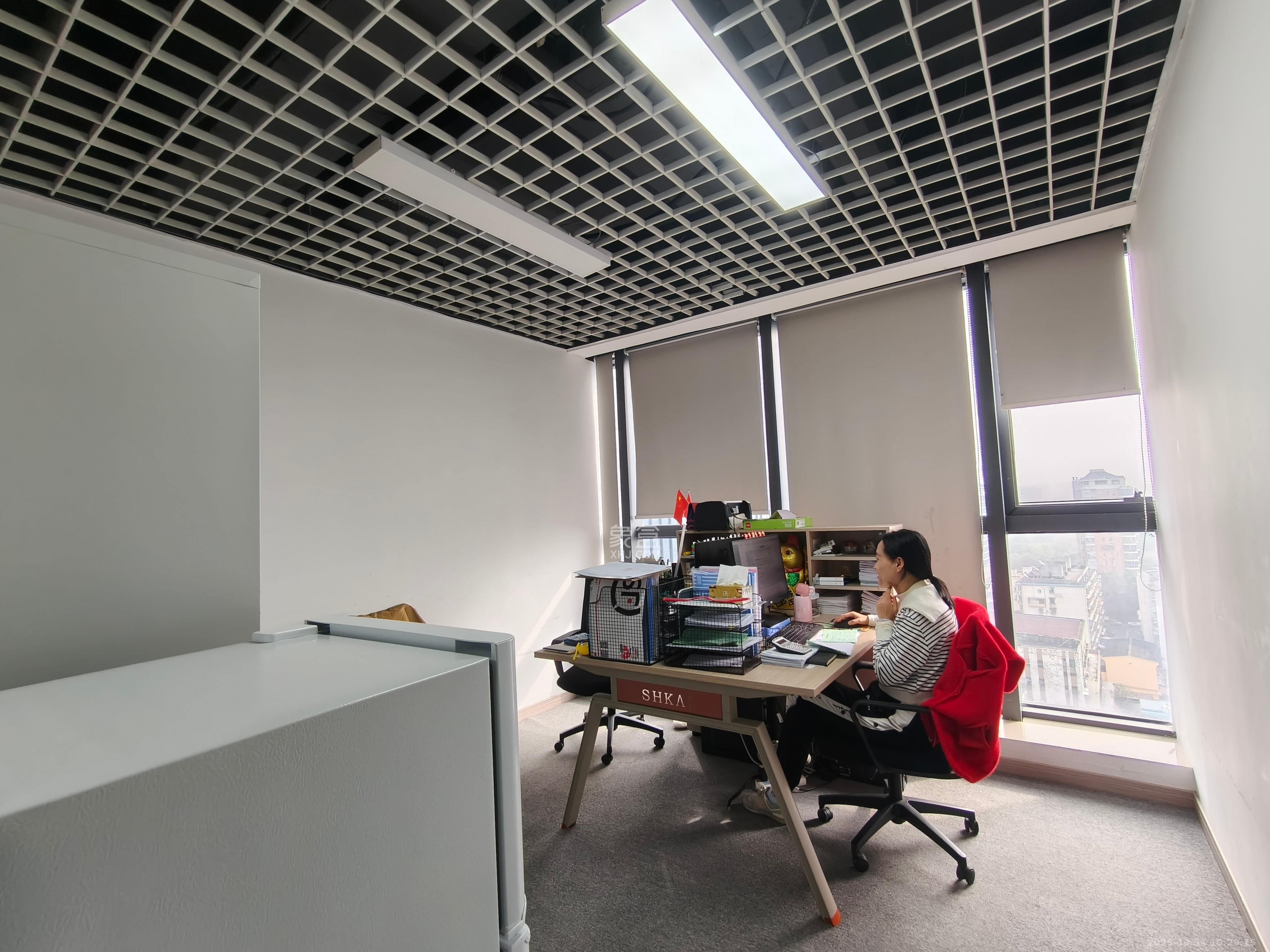 绿地中心  4室1厅2卫    6000.0元/月 绿地中心  4室1厅2卫    6000.0元/月室内图