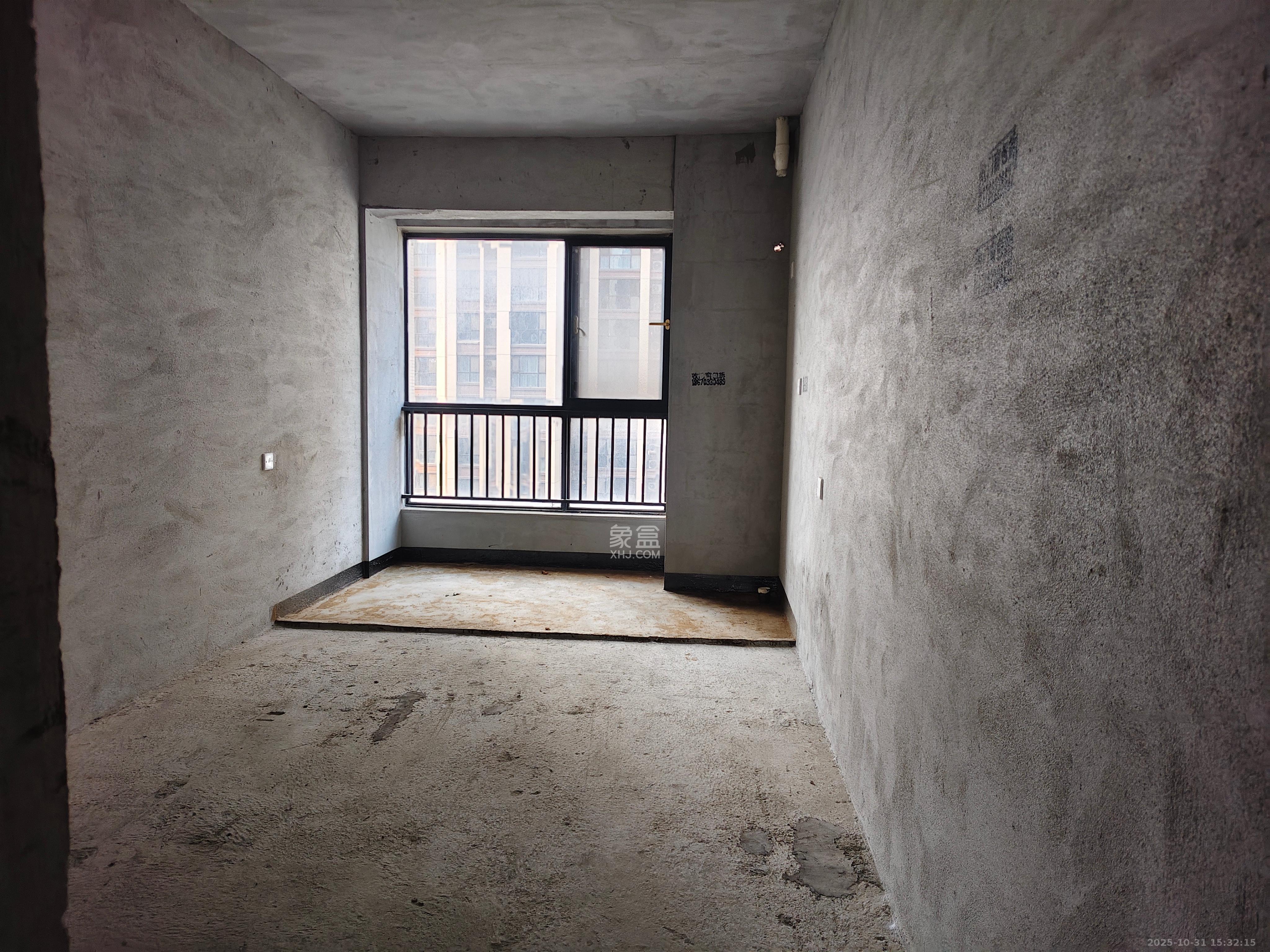 天元广场  3室2厅2卫    55.0万客厅