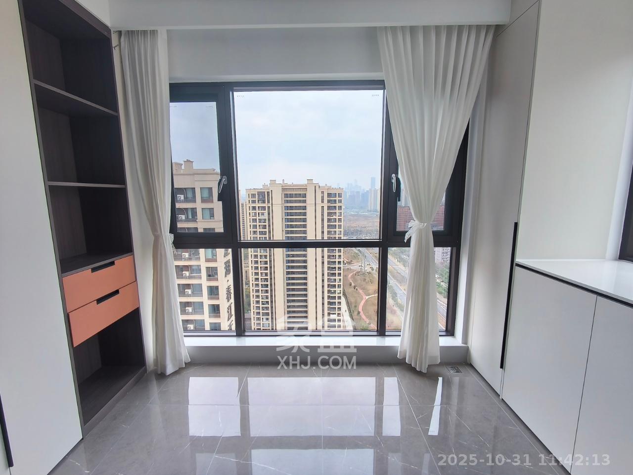 龙湖春江天玺  3室2厅2卫    4500.0元/月室内图