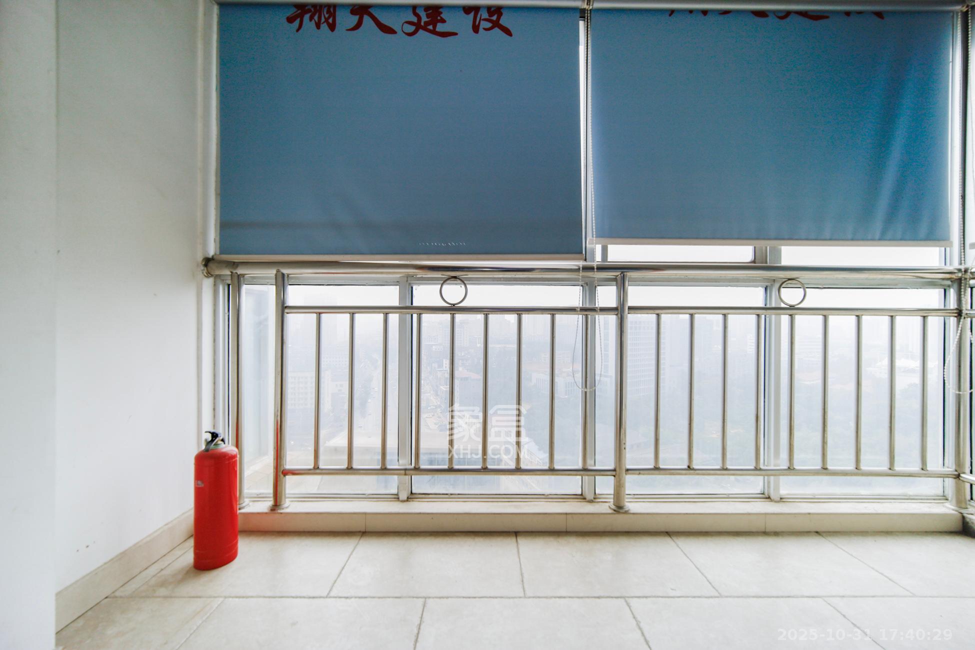 路桥大厦  4室2厅2卫    125.0万阳台