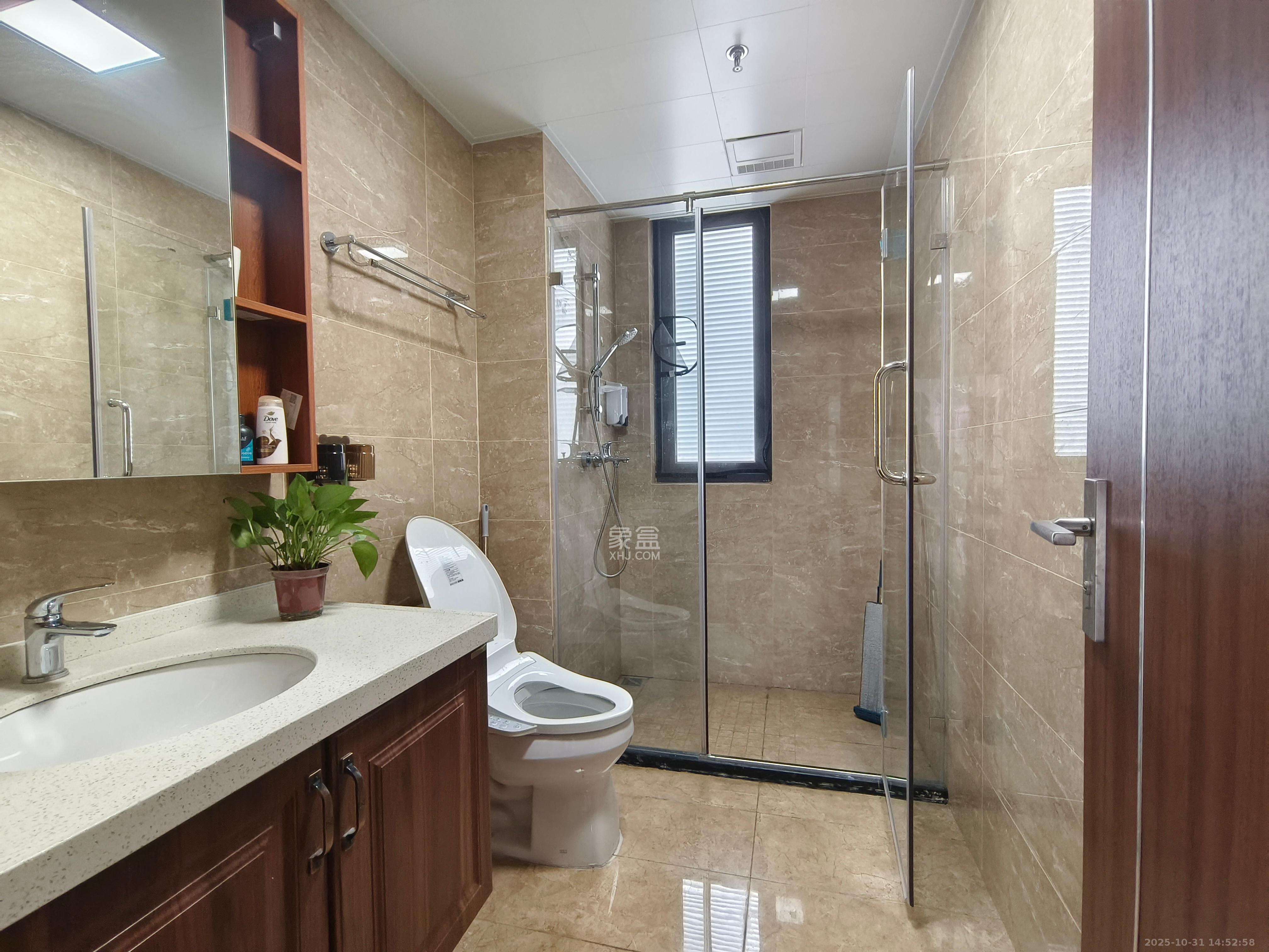 万润滨江天著  4室2厅2卫    3100.0元/月 万润滨江天著  4室2厅2卫    3100.0元/月室内图