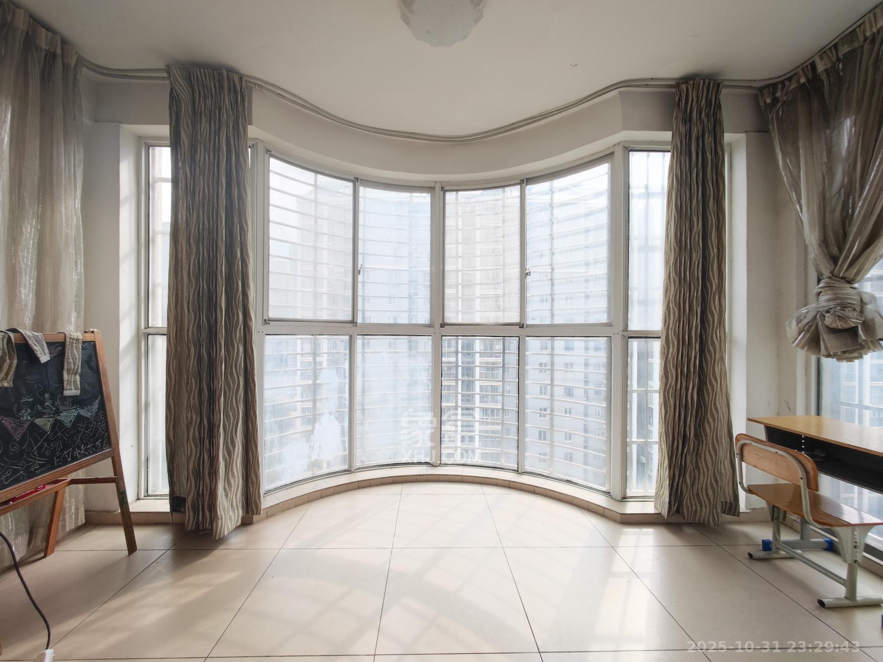 泰禹家园（彩云之翼家园一期、二期、三期）  4室2厅2卫    116.0万阳台