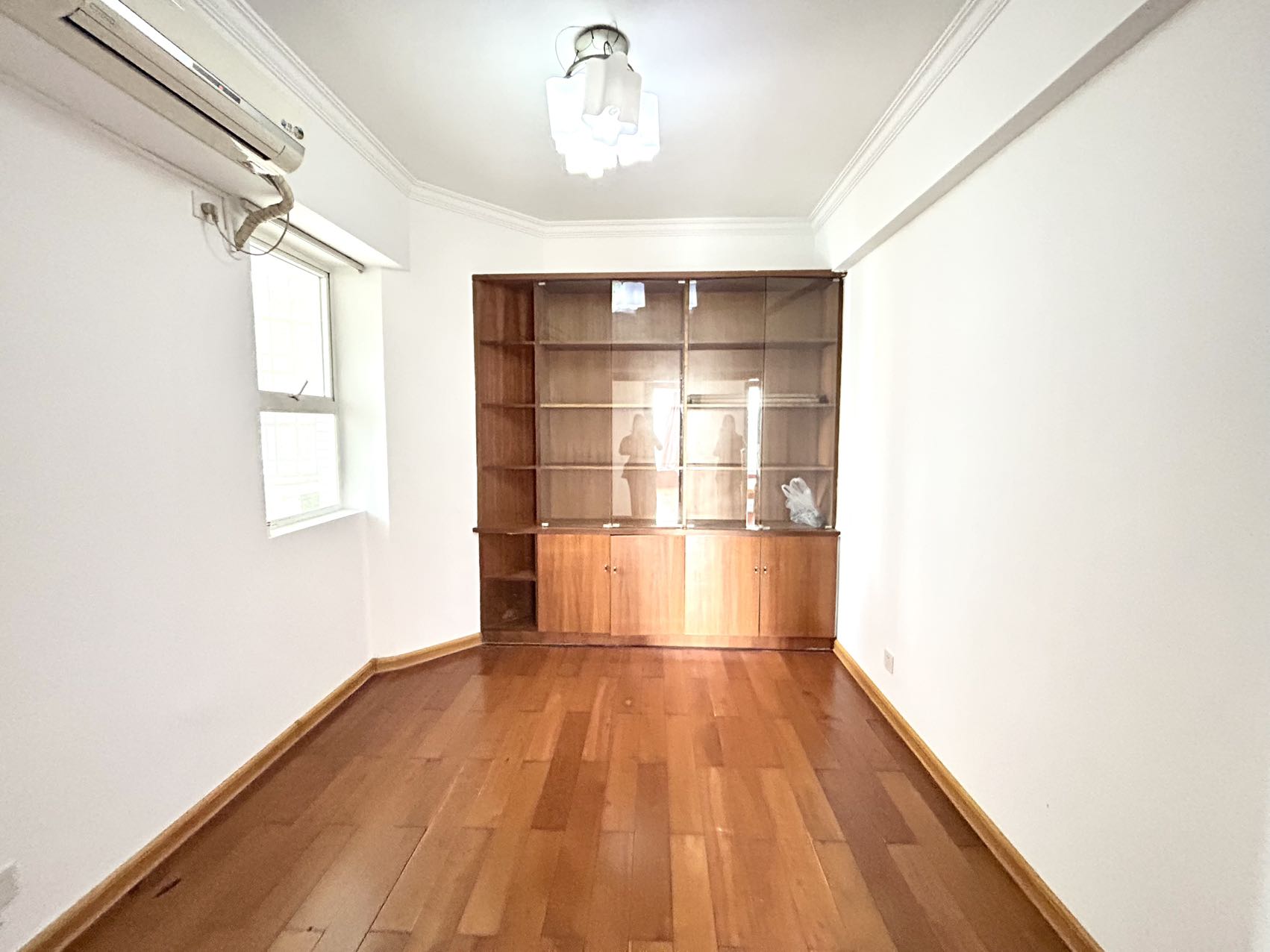 半山花园 4室2厅1卫 6500.0元/月 半山花园 4室2厅1卫 6500.0元/月室内图