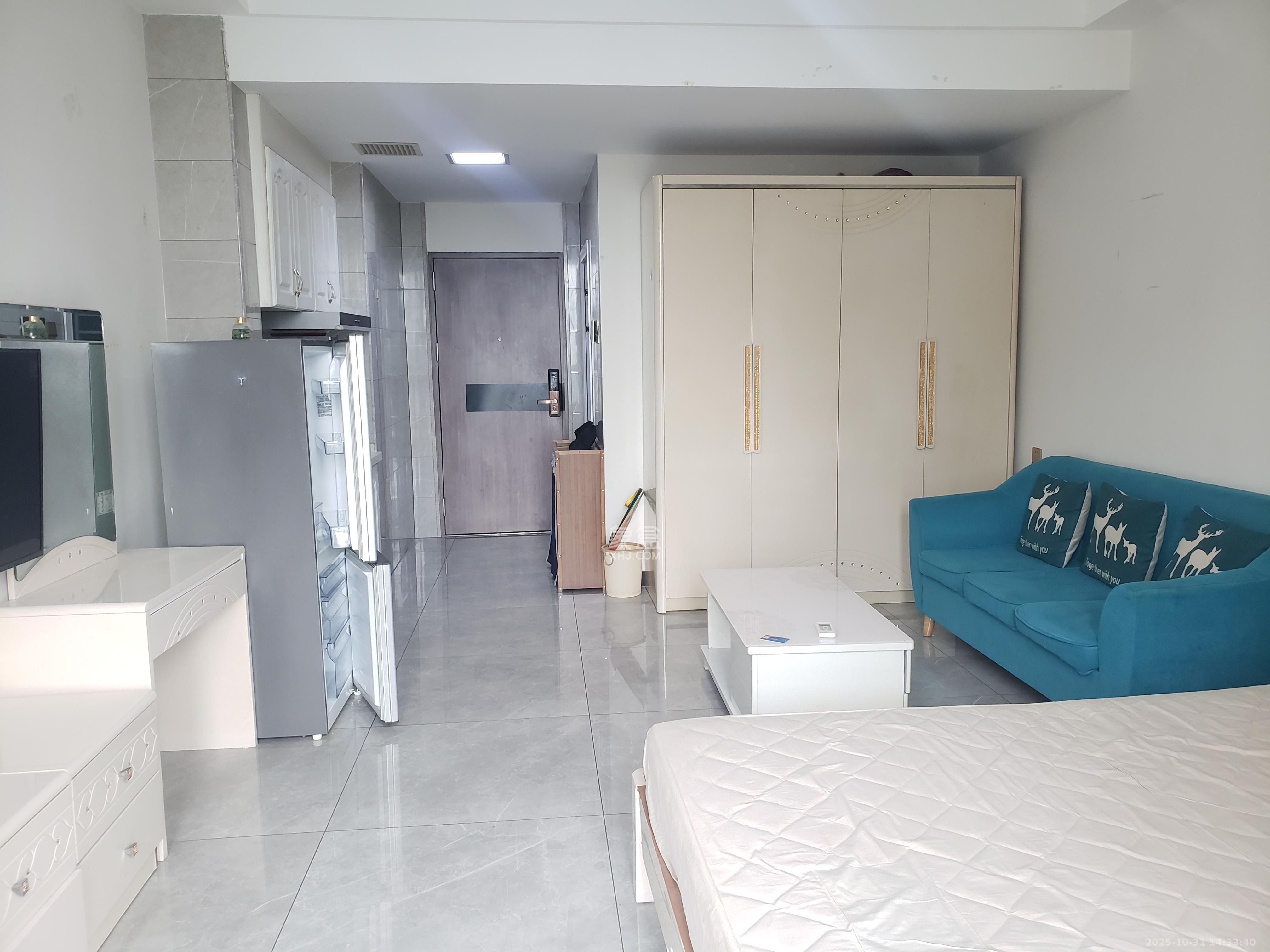 新世界广场  1室1厅1卫    1300.0元/月室内图