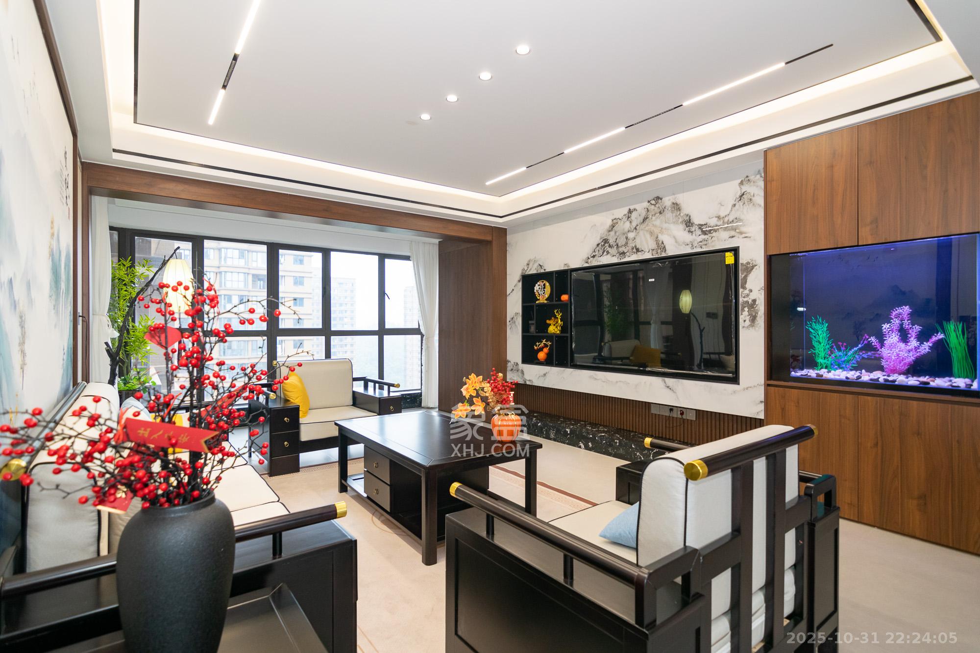 润和美郡（润和紫郡五期）  5室2厅2卫    135.0万客厅