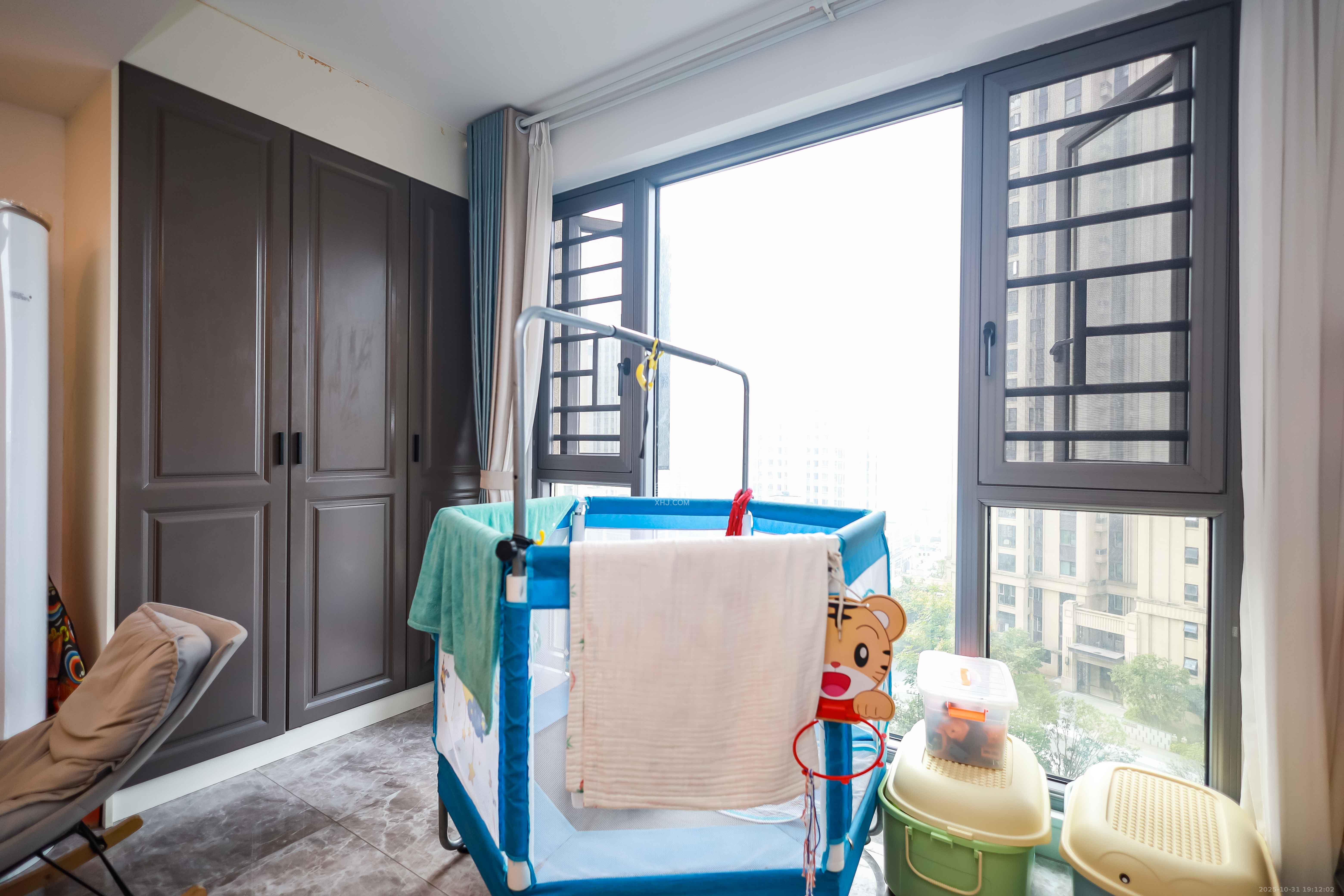 金地中交麓谷香颂(金地中交雅苑)  4室2厅2卫    140.8万阳台