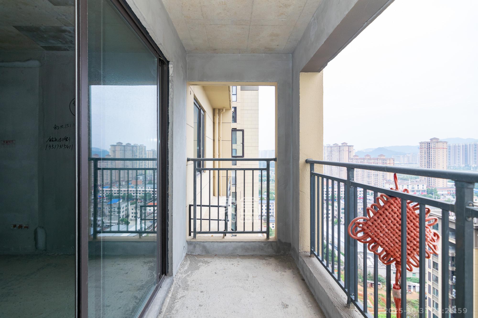 大汉汉府二期（大汉汉邸）  4室2厅2卫    80.0万阳台