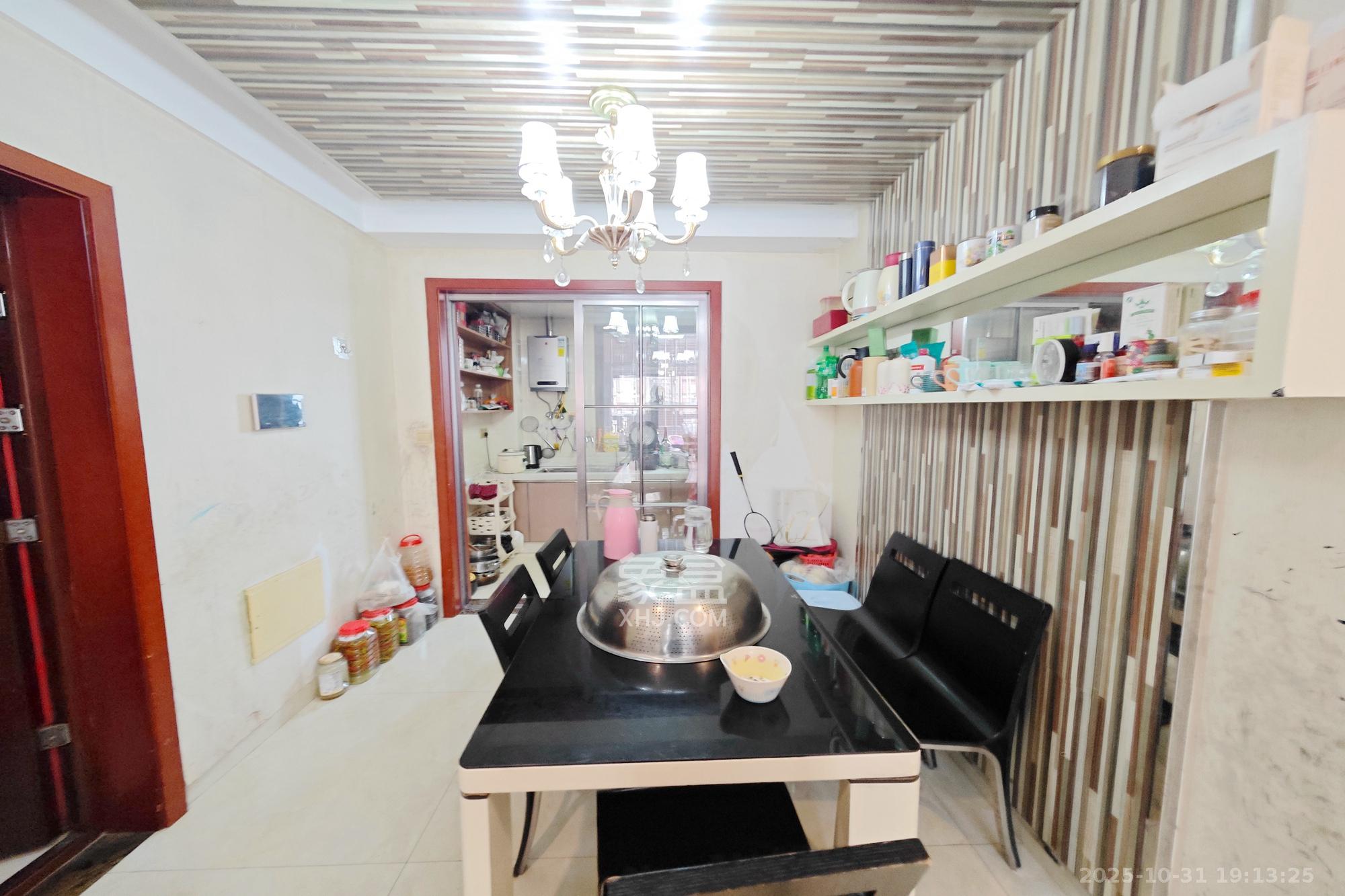 芒果天地(芒果雅苑)  3室2厅1卫    88.0万客厅