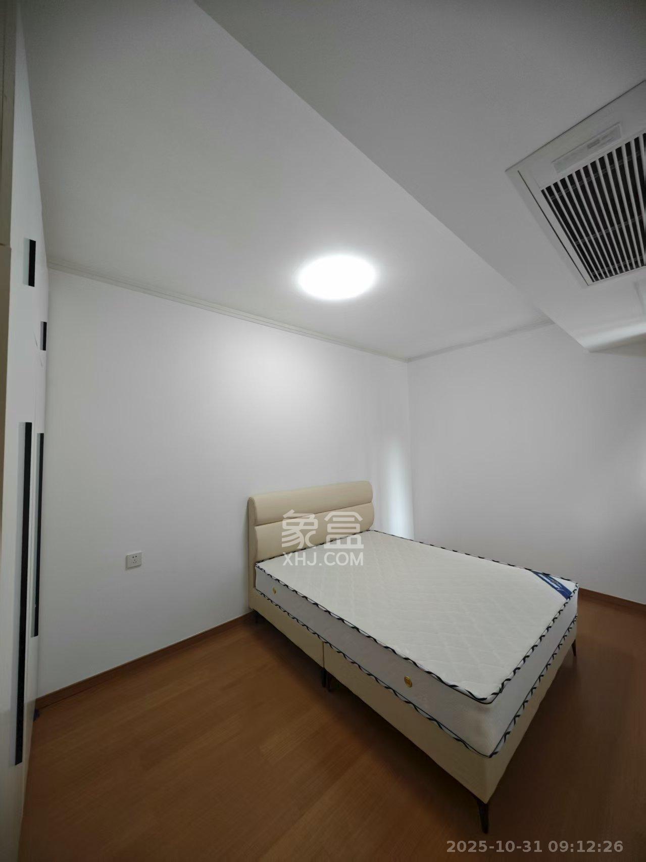 清控湖山雅居南区  3室2厅2卫    2600.0元/月 清控湖山雅居南区  3室2厅2卫    2600.0元/月室内图