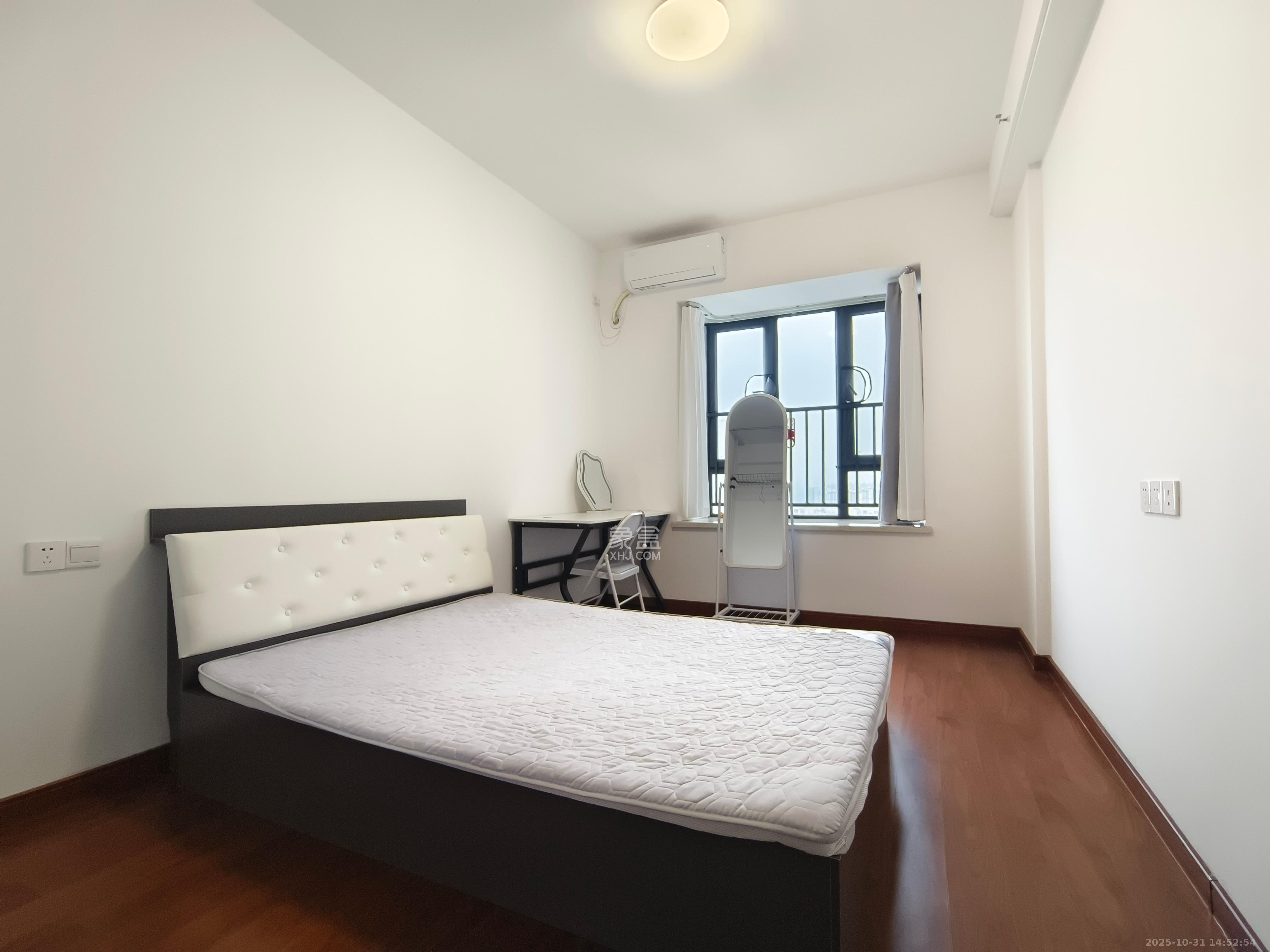 万润滨江天著  4室2厅2卫    3100.0元/月 万润滨江天著  4室2厅2卫    3100.0元/月室内图