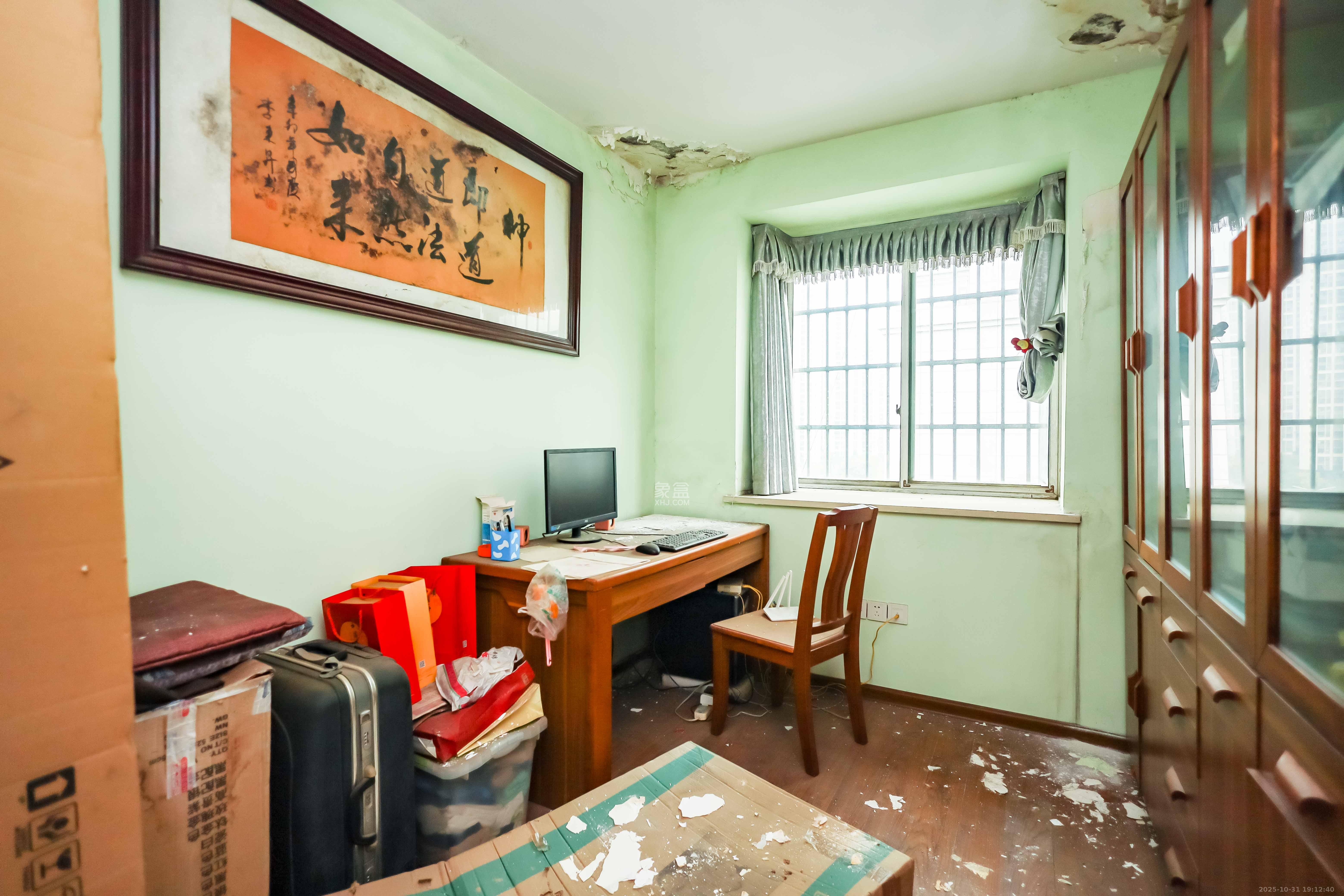 静园山庄  4室2厅2卫    72.0万卧室