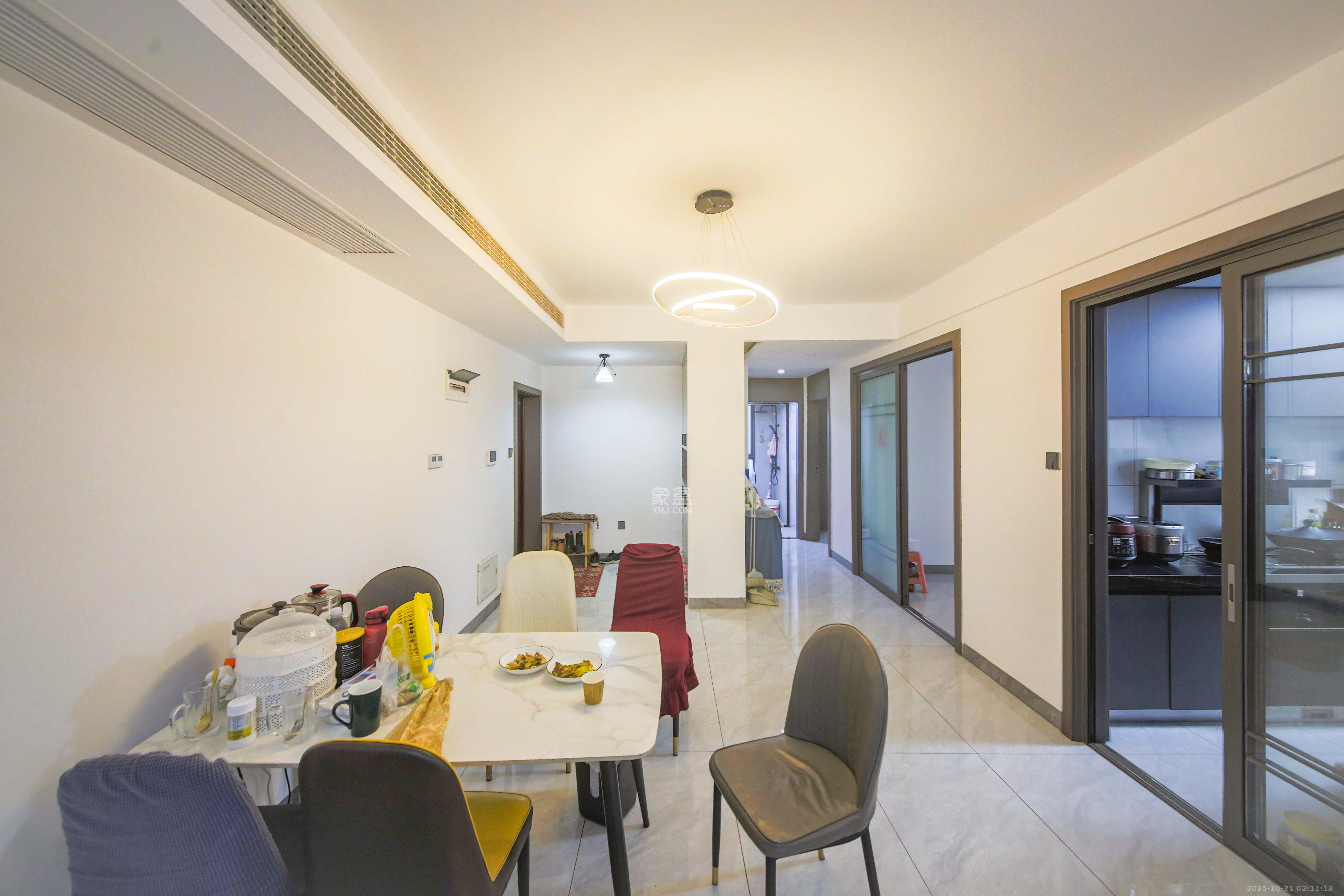 润屋美院 4室2厅2卫 140.0万 润屋美院 4室2厅2卫 140.0万客厅