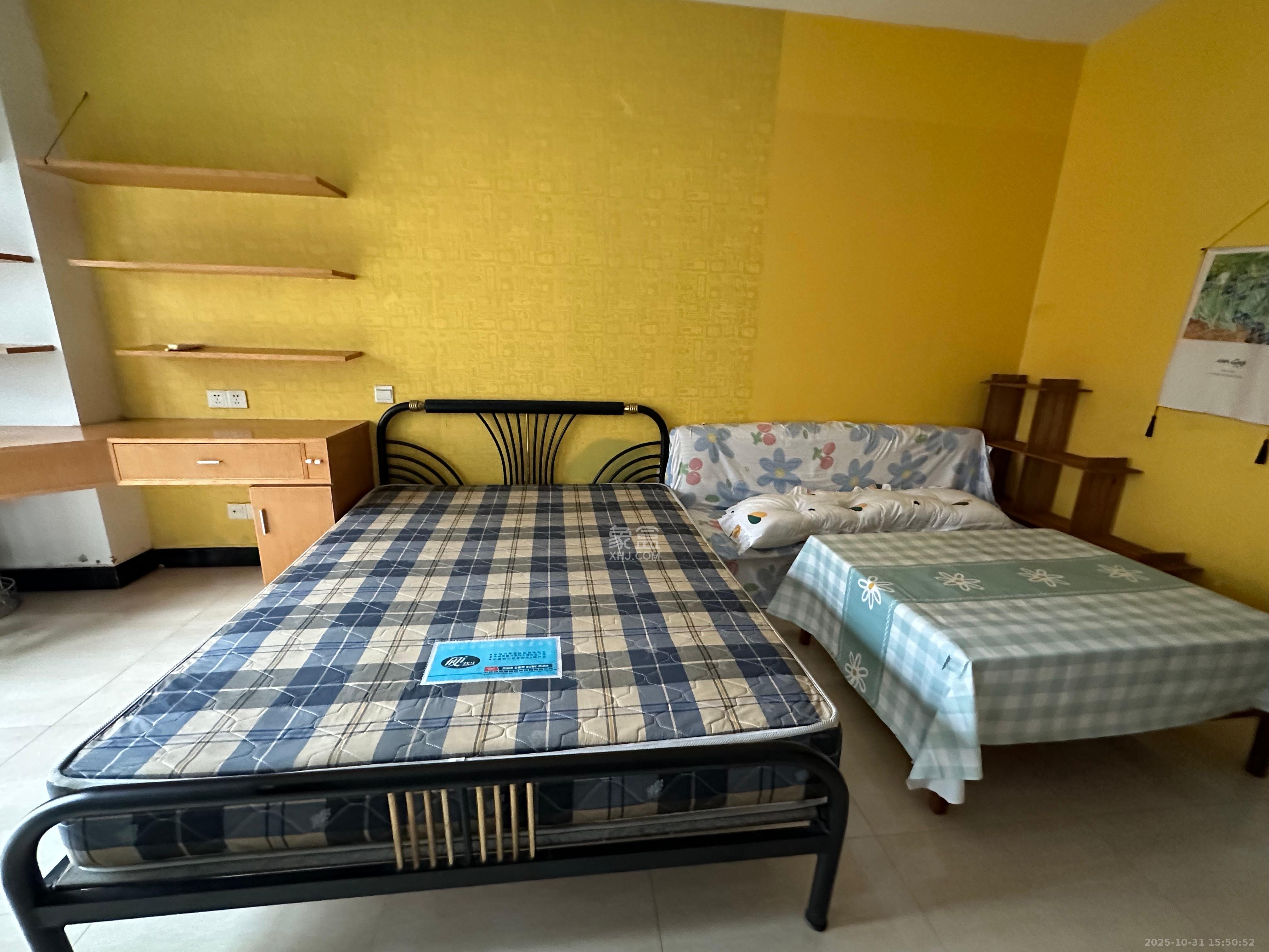 山水华景  1室1厅1卫    1600.0元/月室内图