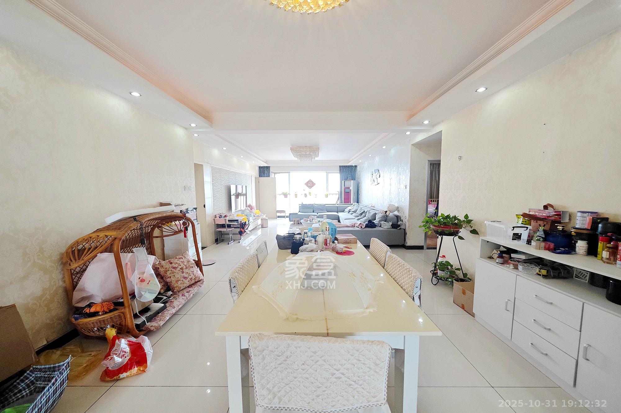 佳天瑞宁花园  4室2厅2卫    160.0万 佳天瑞宁花园  4室2厅2卫    160.0万客厅