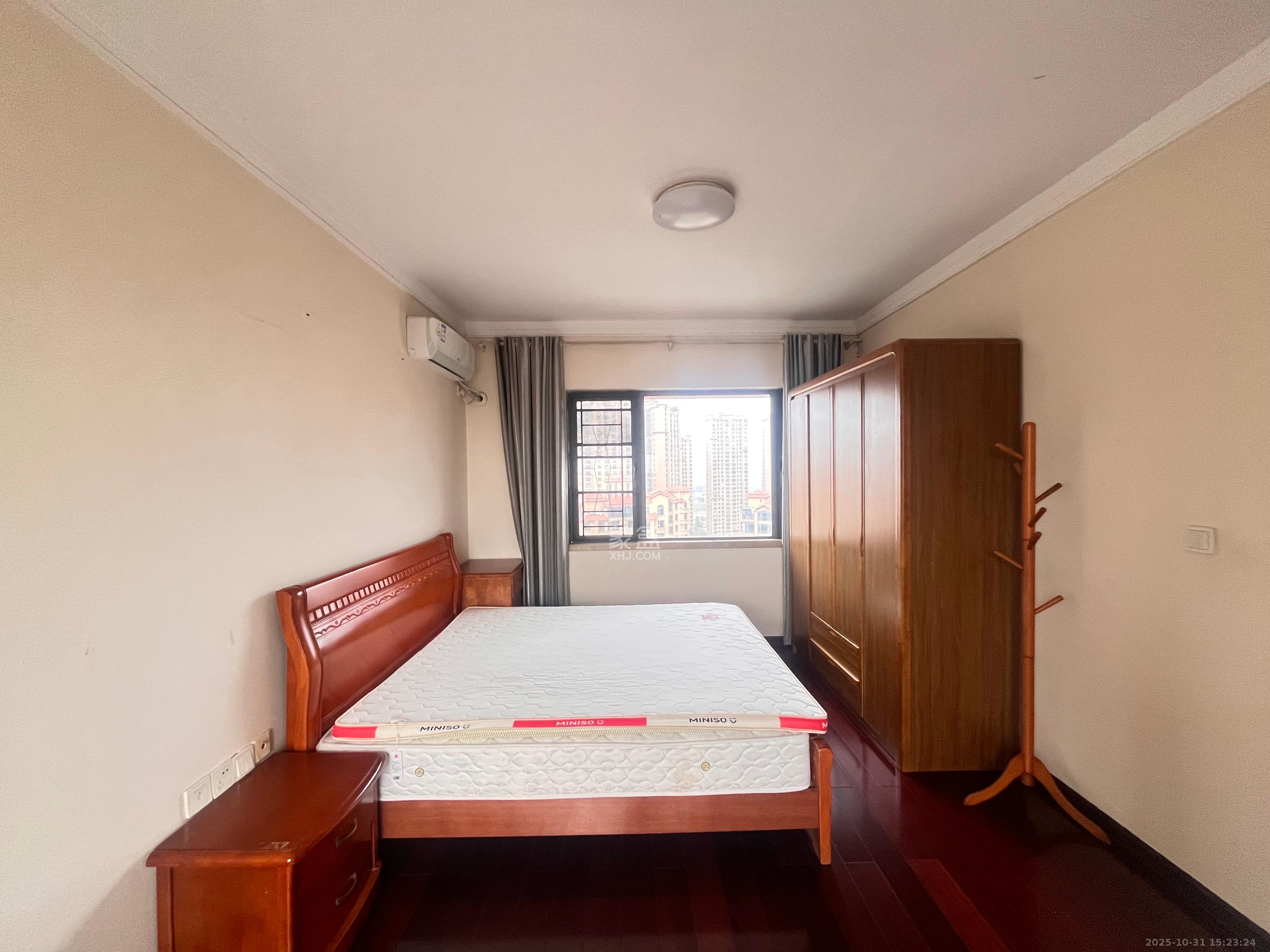 珠江花城三期锦鲤  3室2厅2卫    2600.0元/月室内图