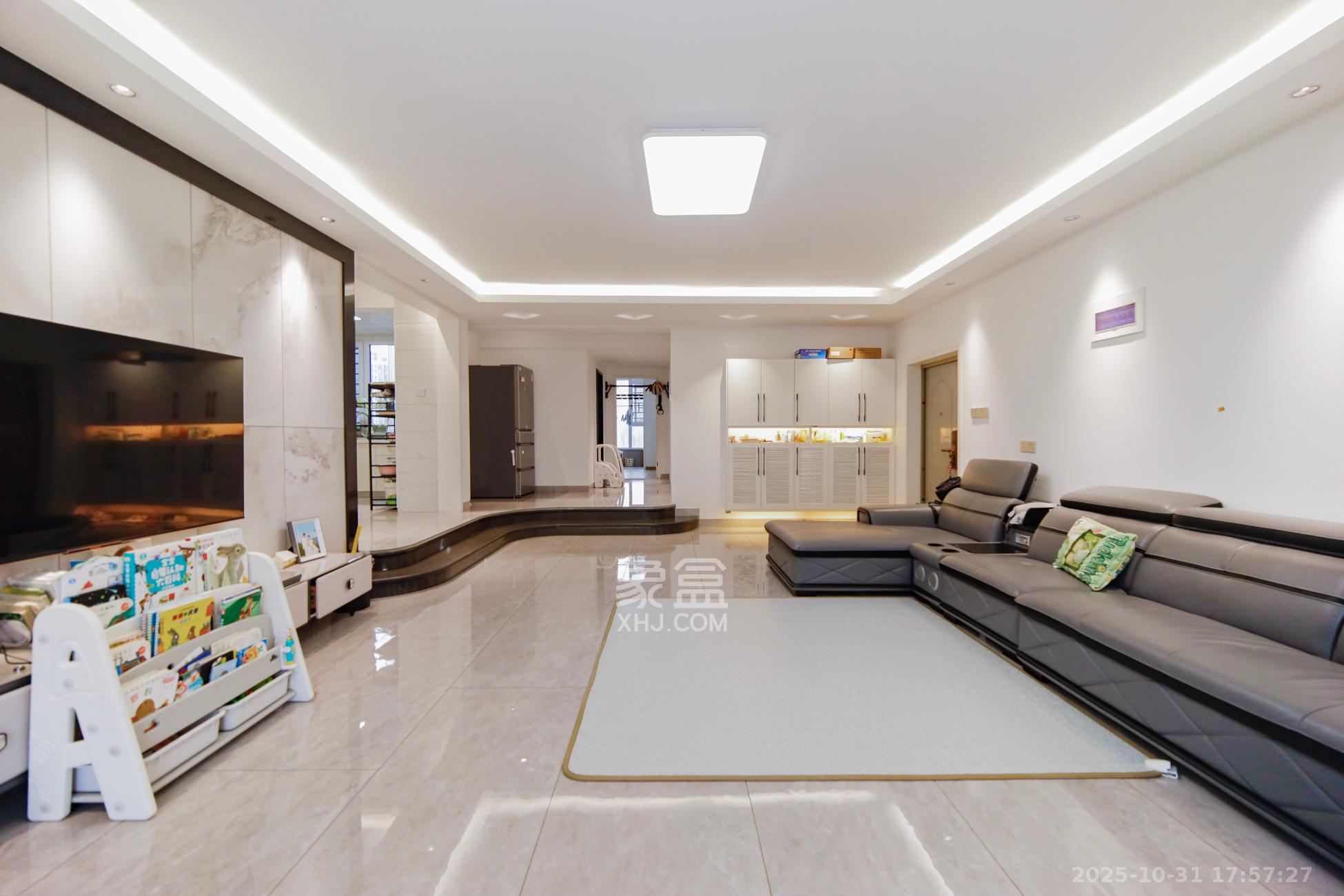 中建桂苑  3室2厅1卫    108.0万客厅