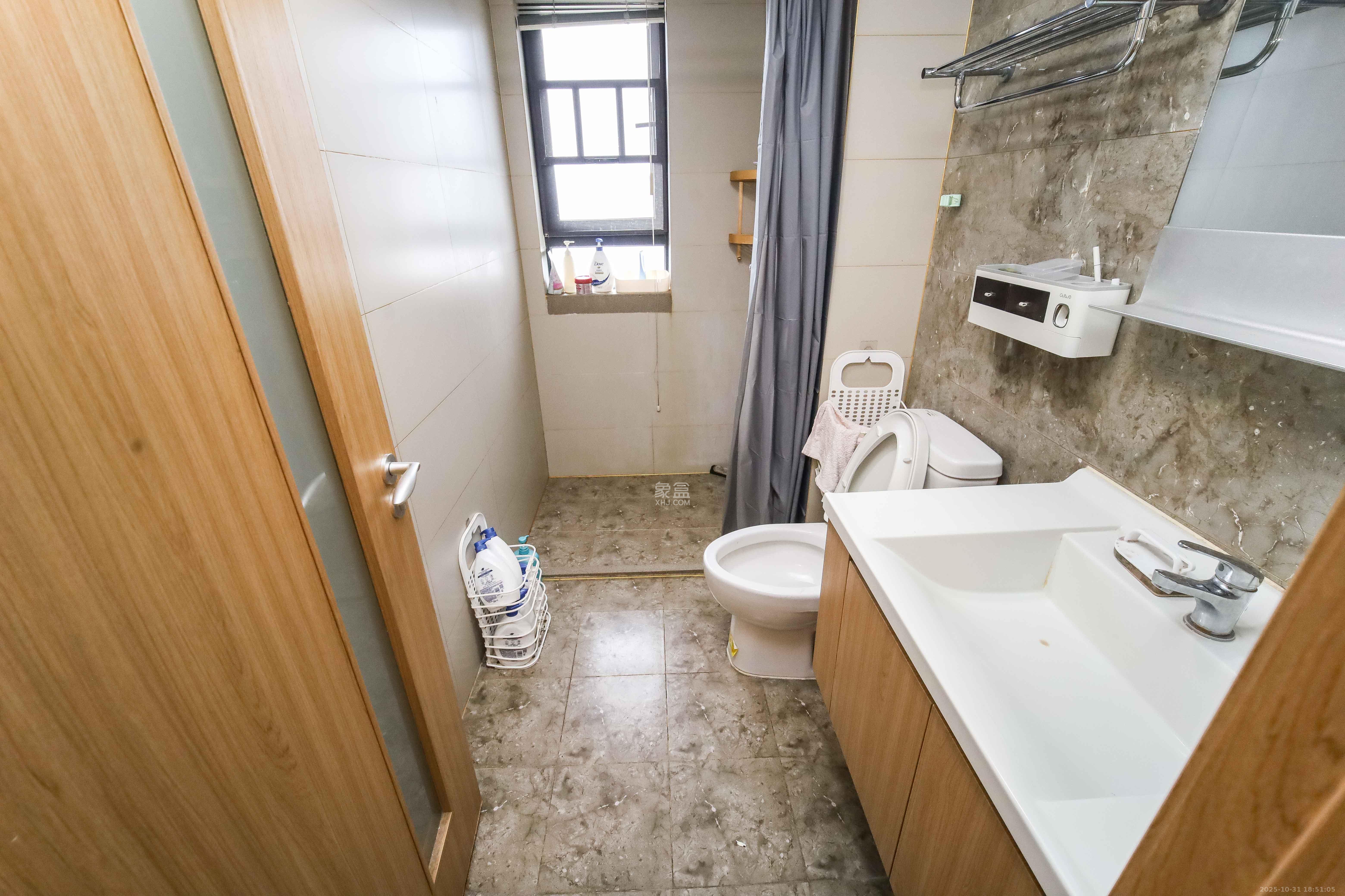 万科金域蓝湾  3室1厅1卫    120.0万卫生间