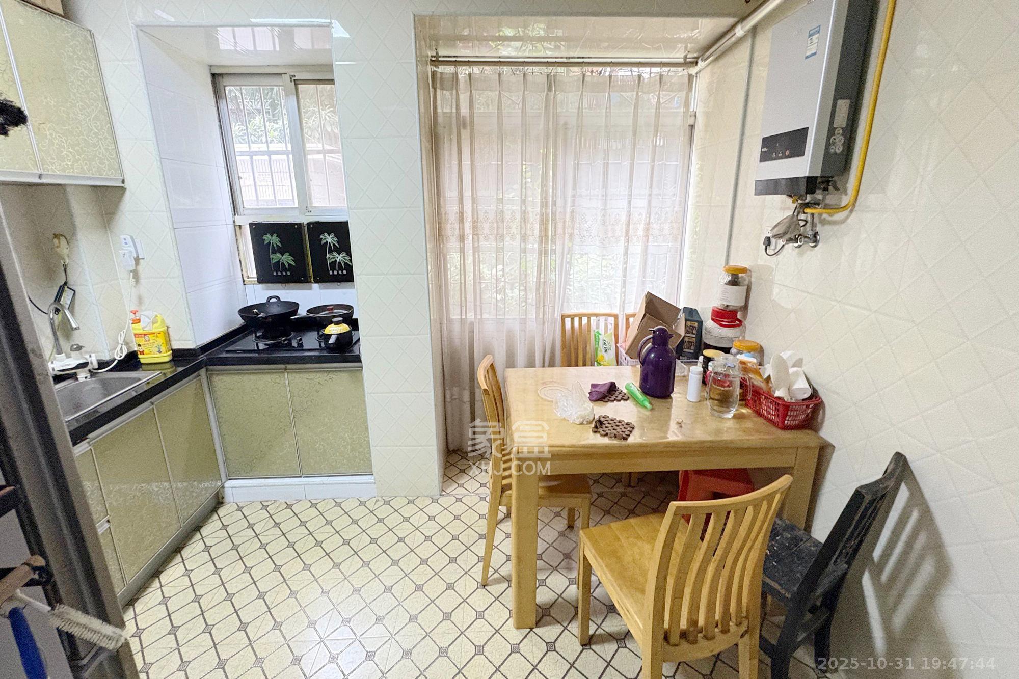 丝茅冲邮电二巷  2室2厅1卫    58.8万 丝茅冲邮电二巷  2室2厅1卫    58.8万厨房