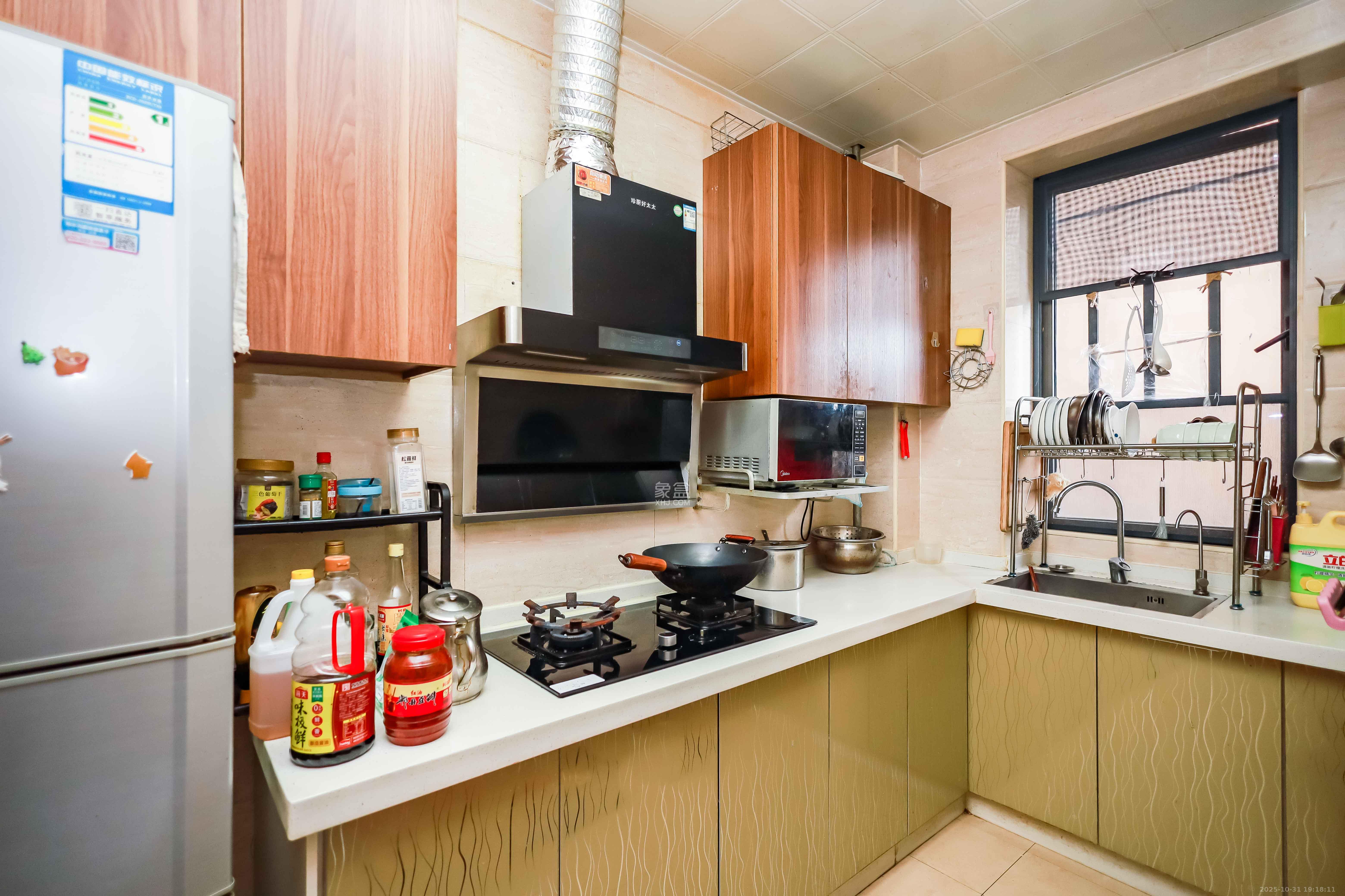 麓谷小镇  3室2厅1卫    60.0万厨房